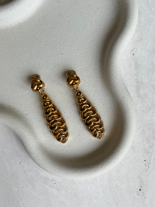 Boucles d’oreilles vintage pendantes arabesques dorées
