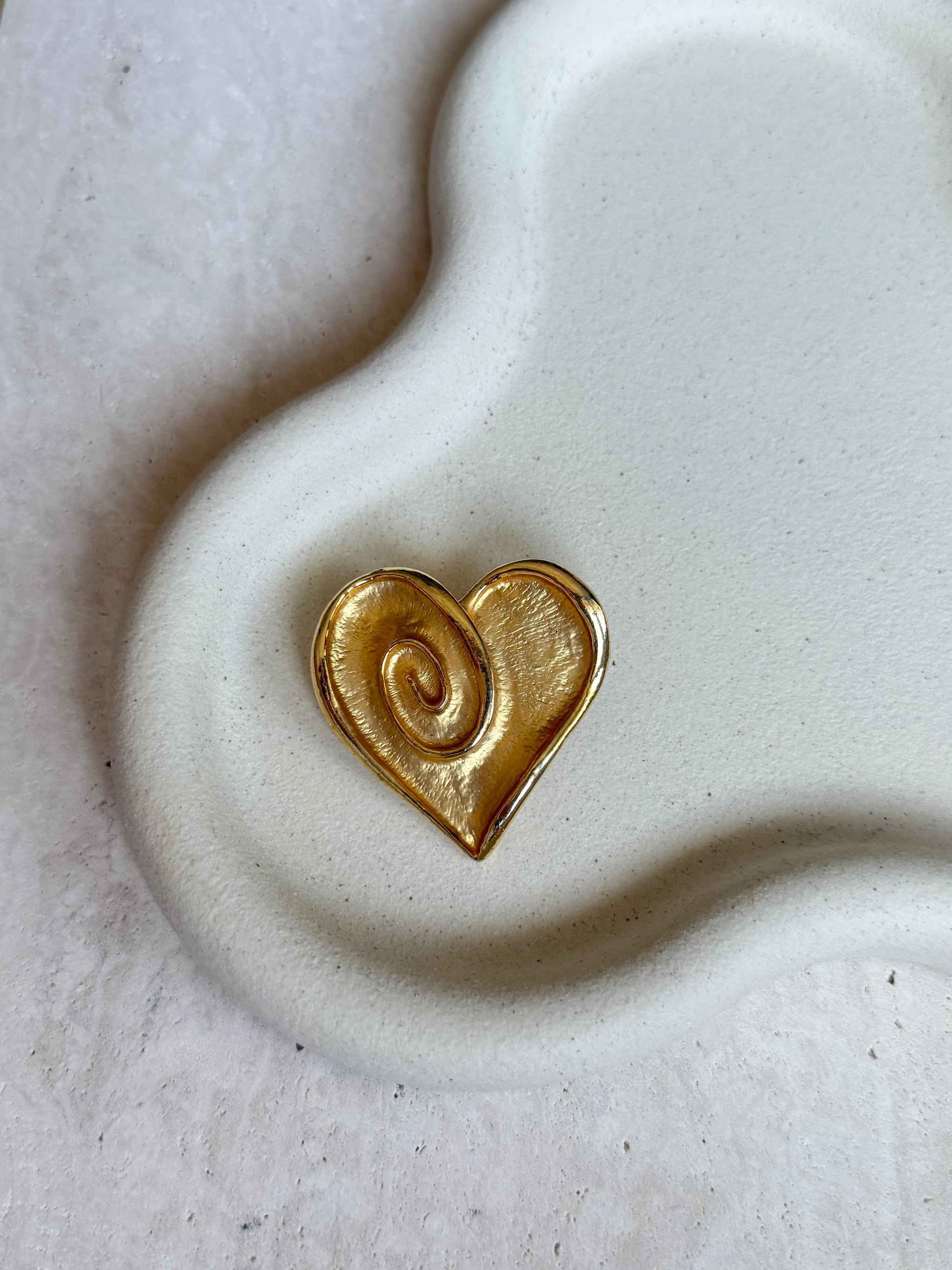 Broche coeur doré vintage