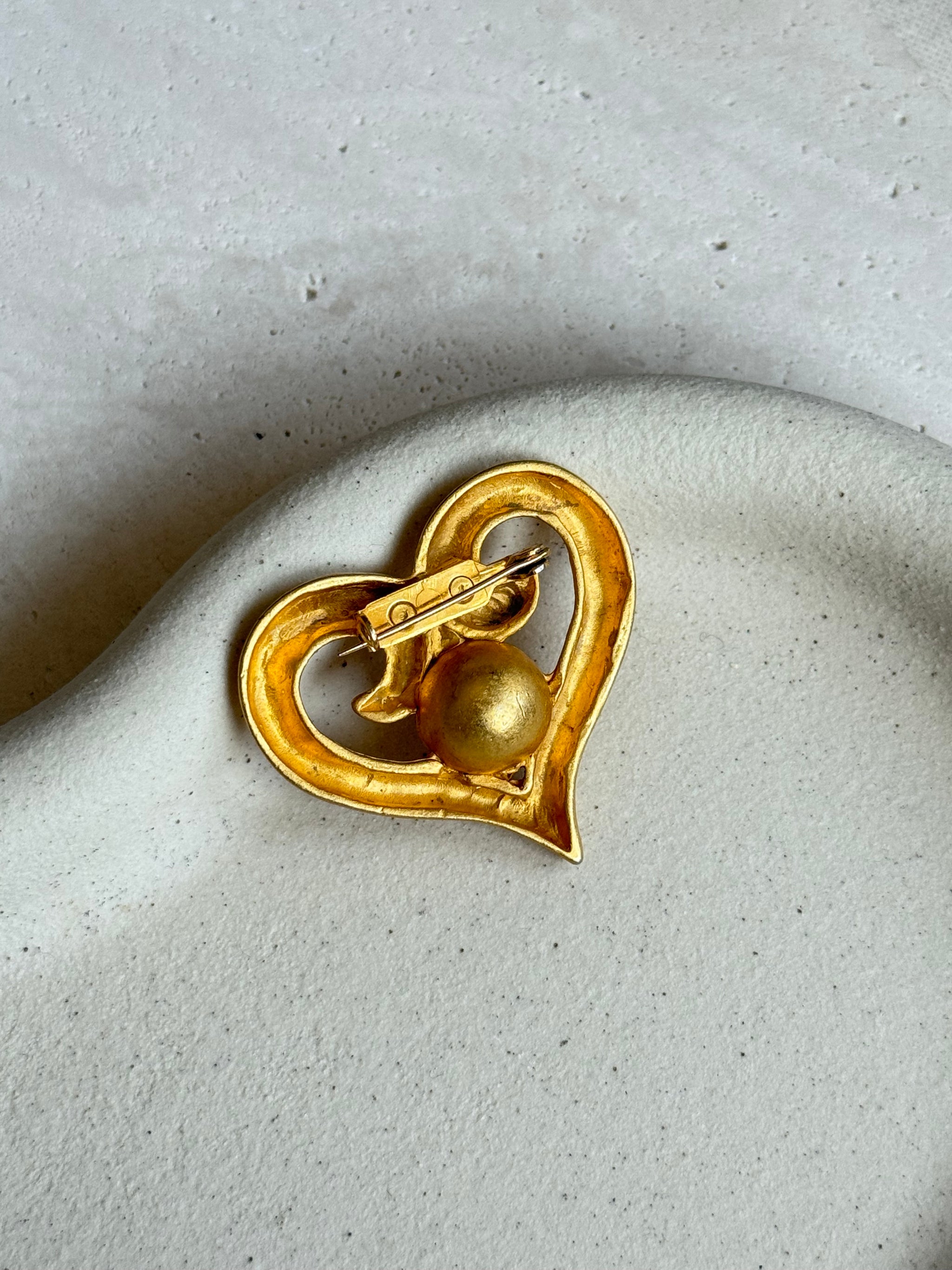 Broche coeur et perle vintage