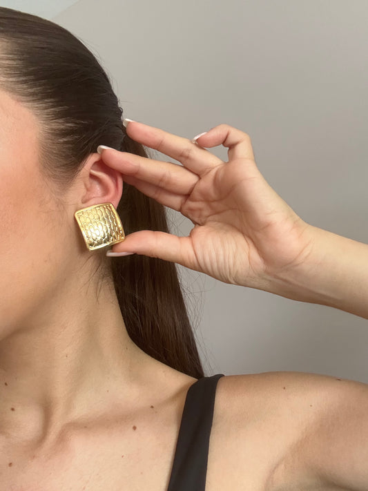 Boucles d’oreilles vintage carrées motifs écailles