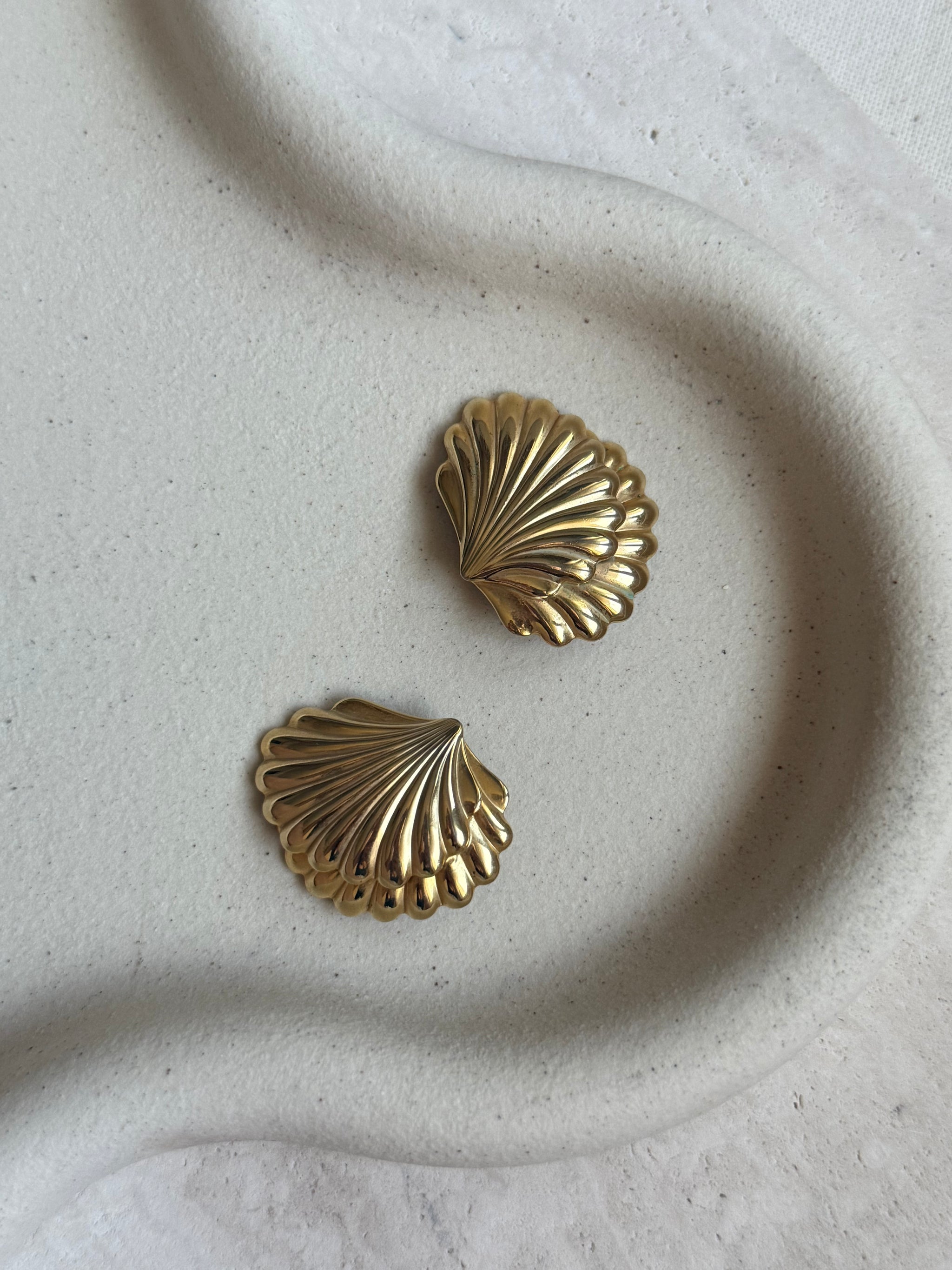 Boucles d’oreilles vintage coquillages dorés