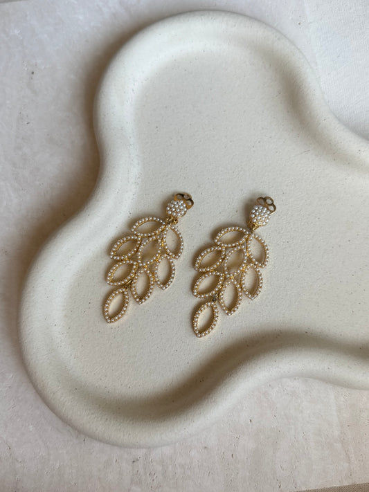 Boucles d’oreilles pendantes vintage - Cascades de feuilles perlées