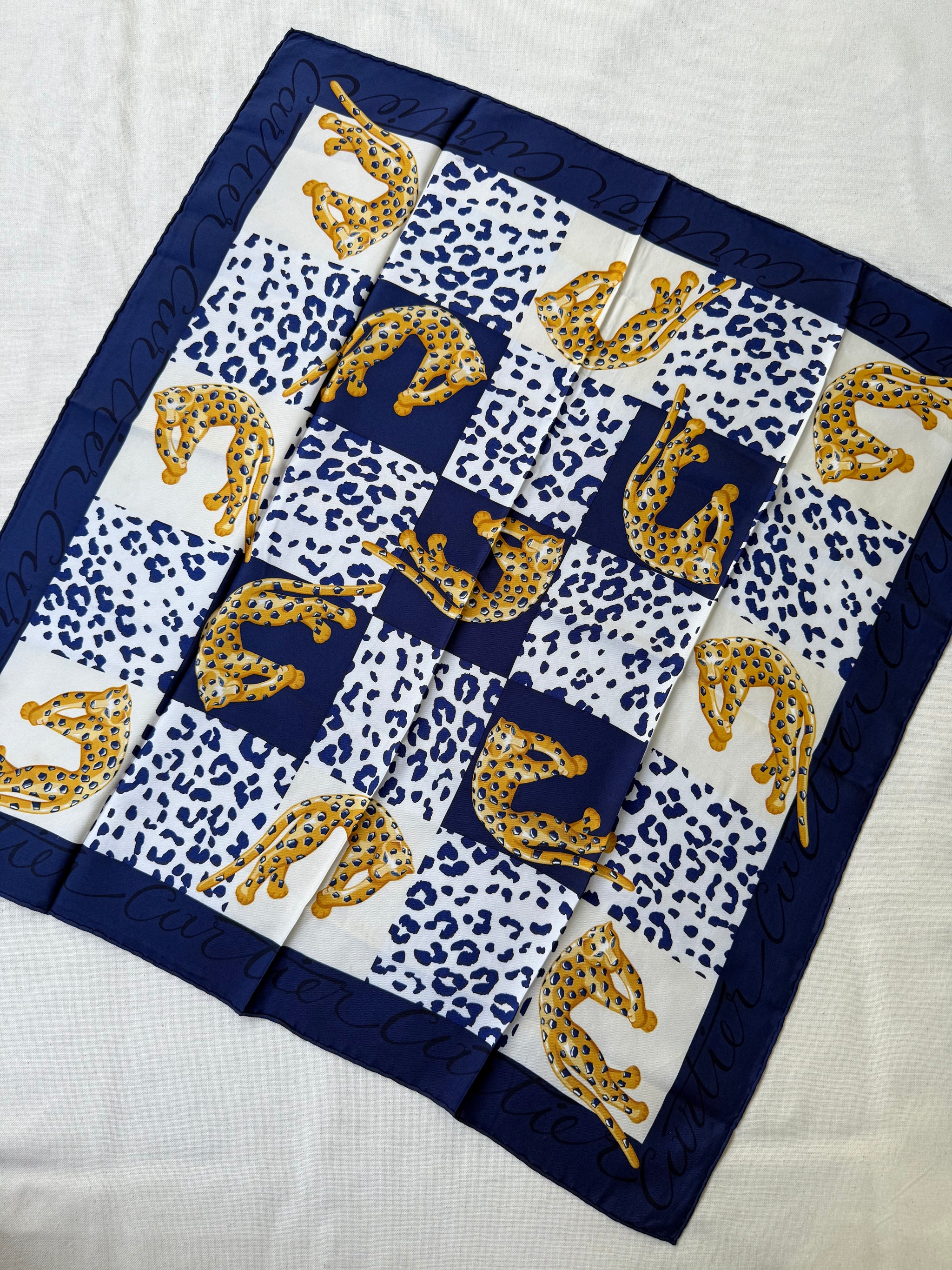 Foulard Cartier – Modèle bleu marine et panthères