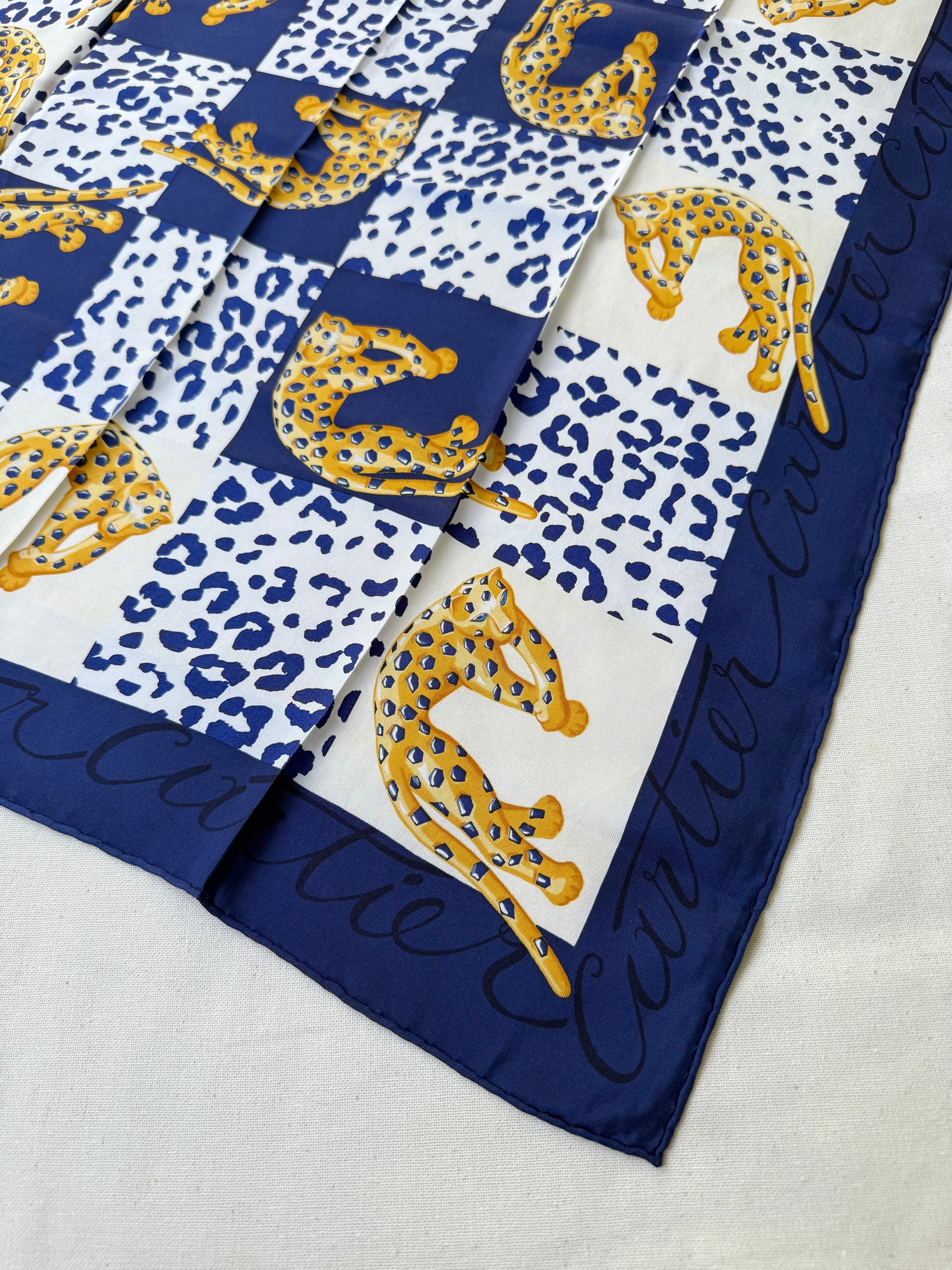 Foulard Cartier – Modèle bleu marine et panthères