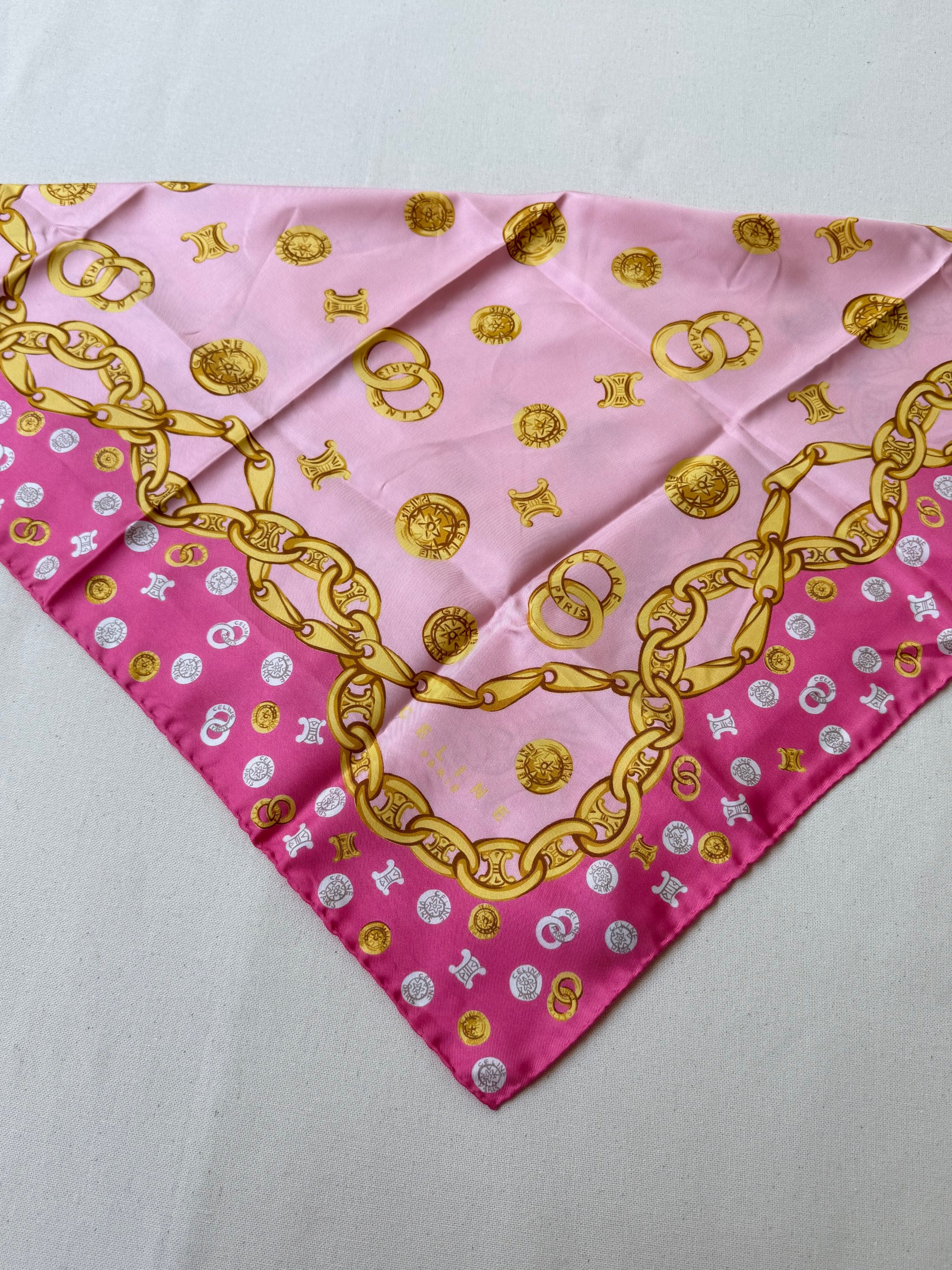 Foulard Céline – Modèle rose et triomphe