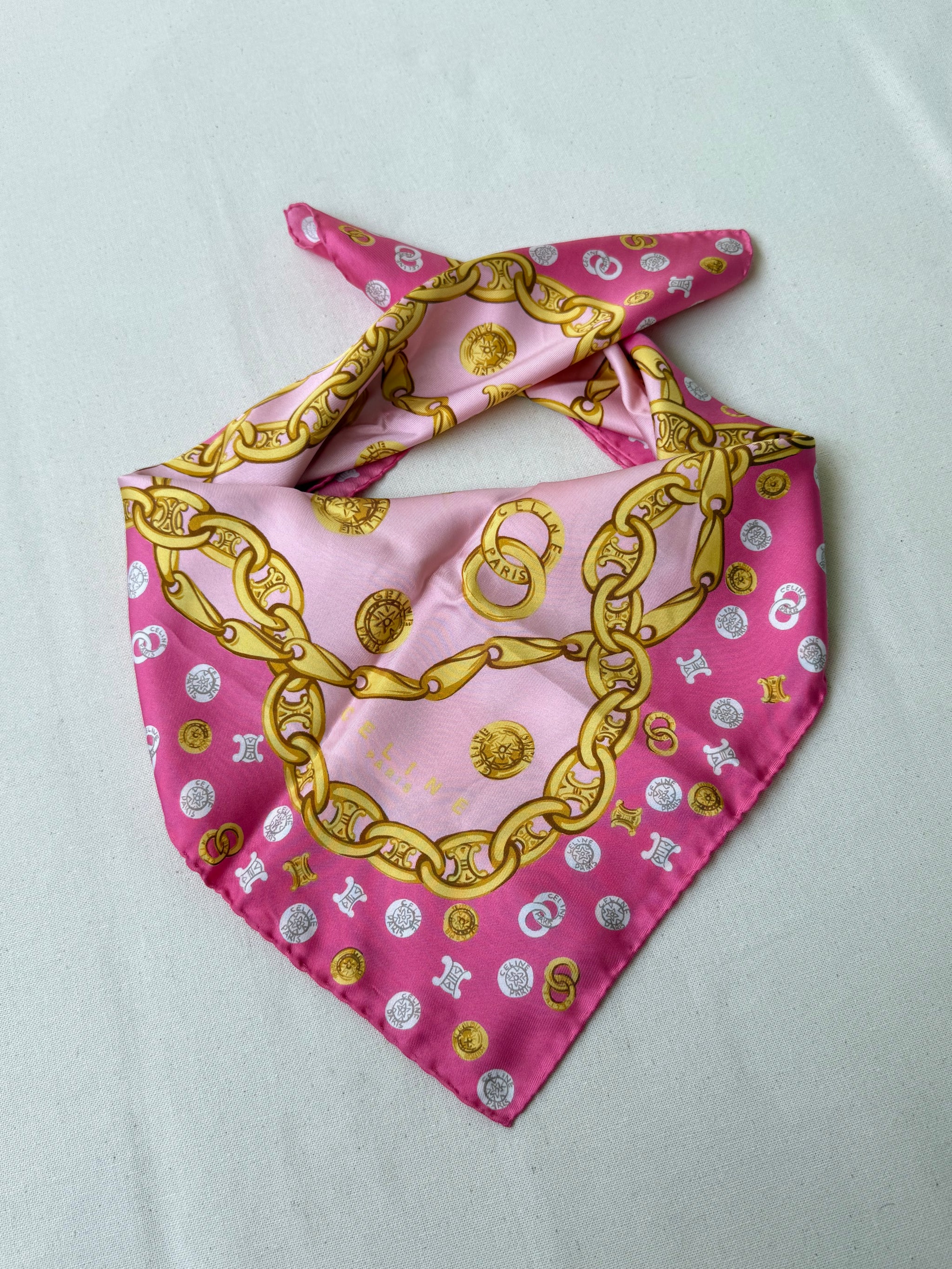 Foulard Céline – Modèle rose et triomphe