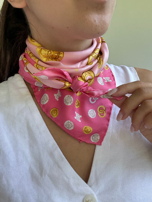 Foulard Céline – Modèle rose et triomphe
