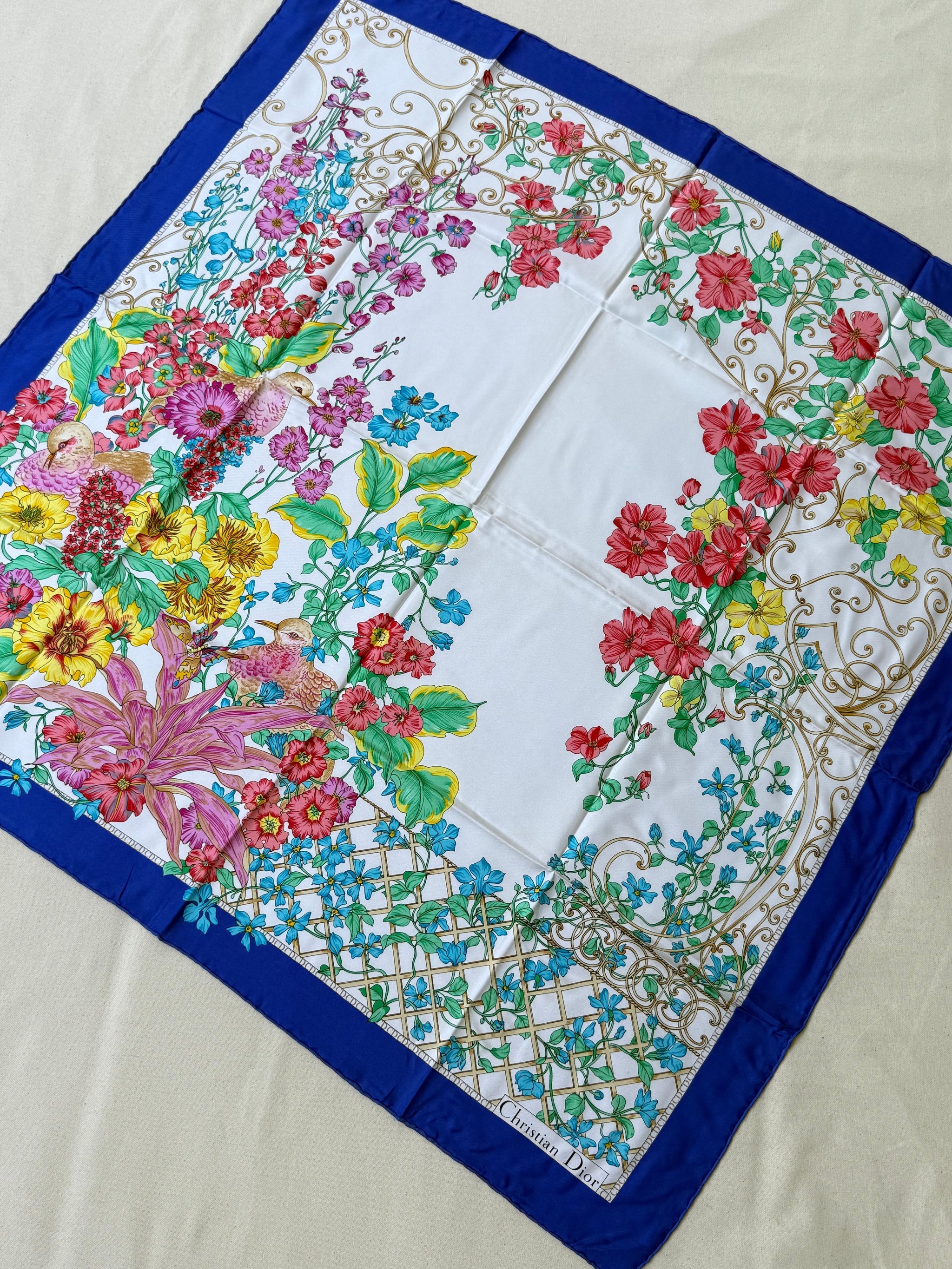 Foulard Christian Dior – Modèle floral