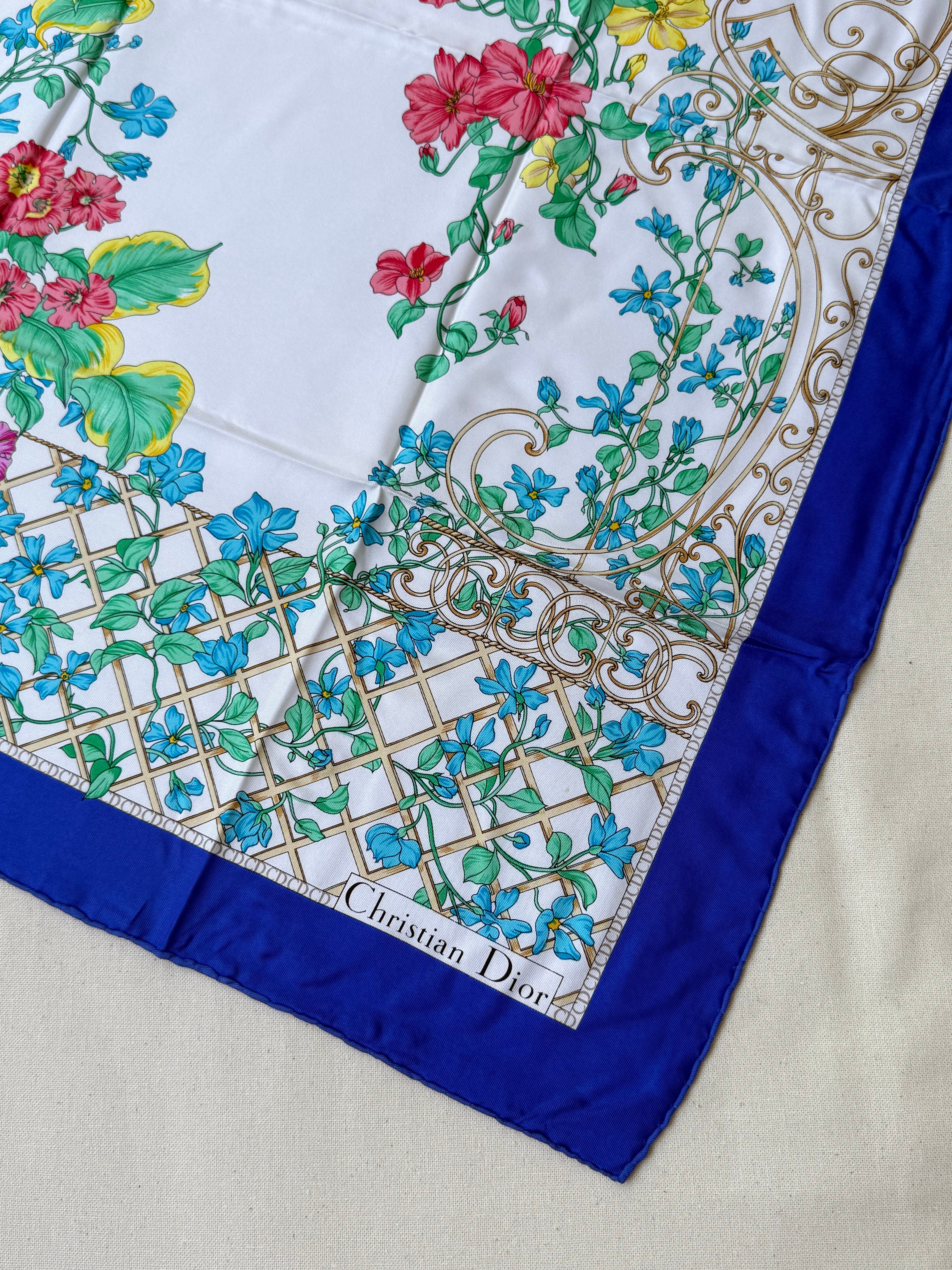 Foulard Christian Dior – Modèle floral