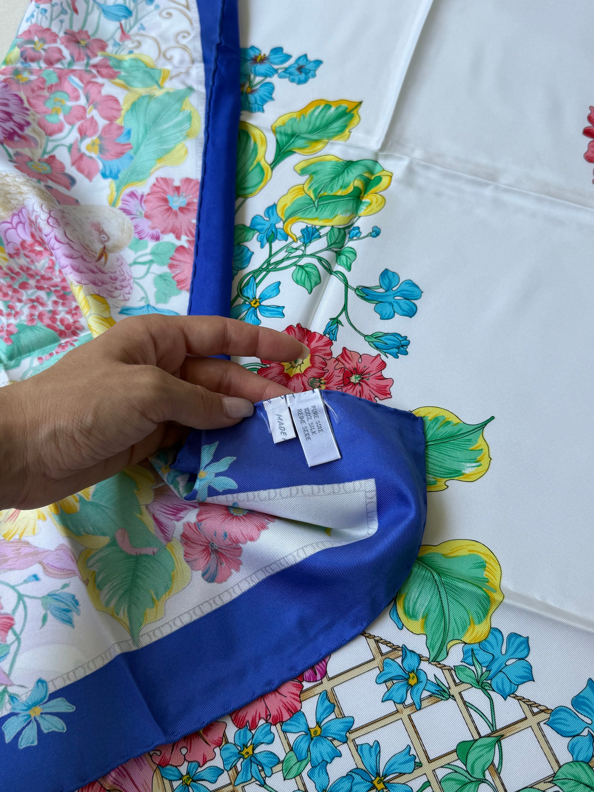 Foulard Christian Dior – Modèle floral