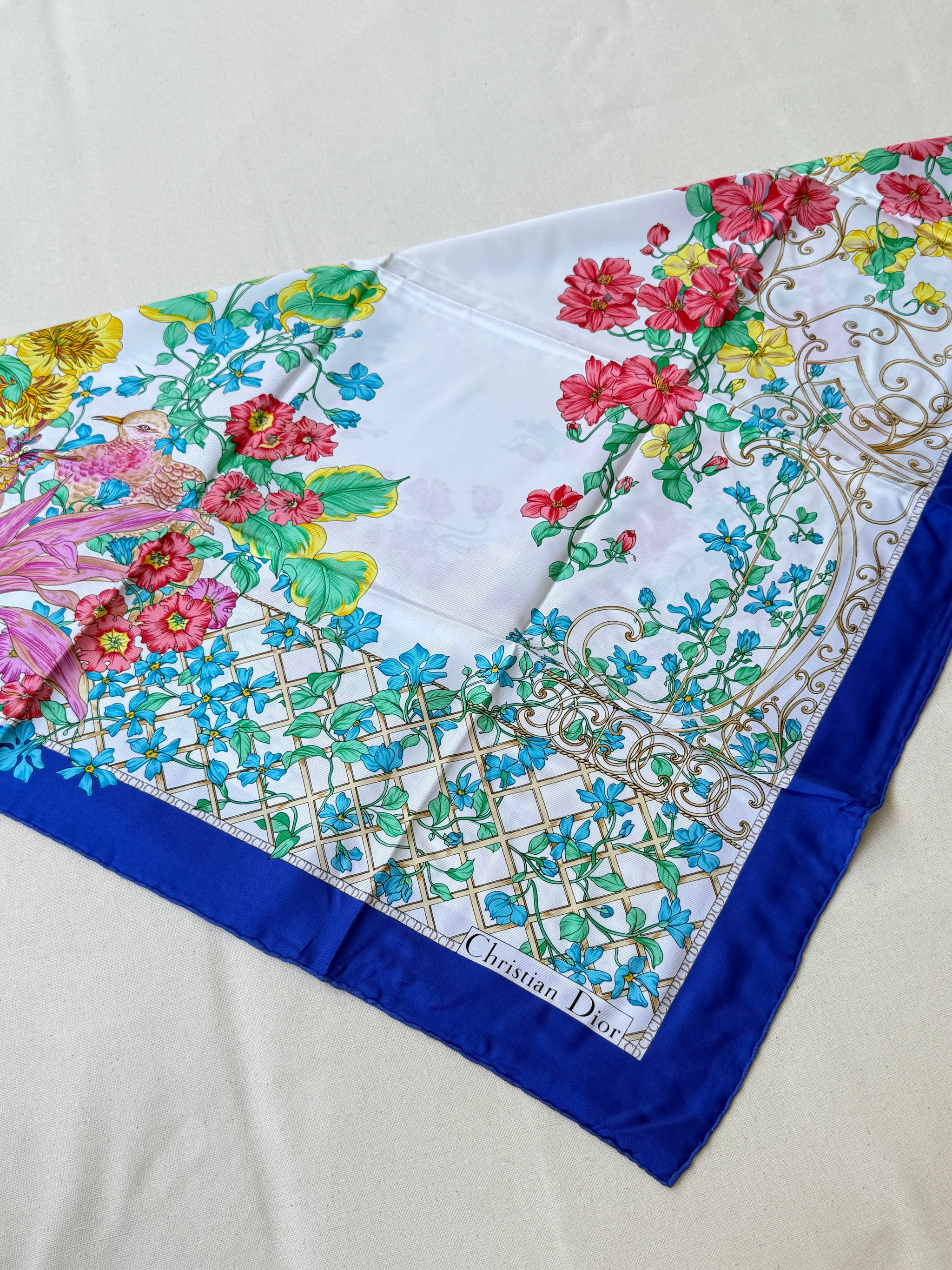 Foulard Christian Dior – Modèle floral