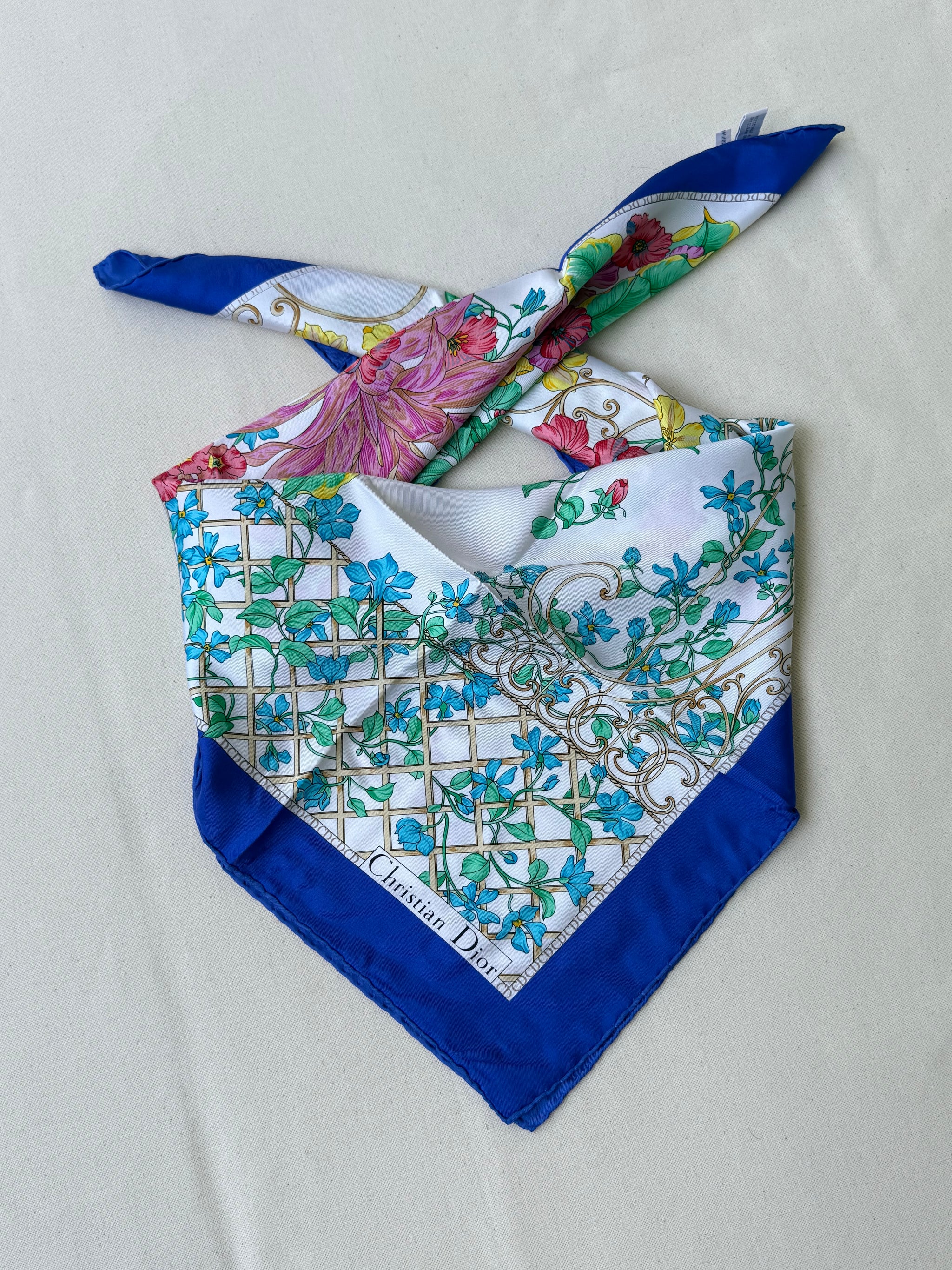 Foulard Christian Dior – Modèle floral