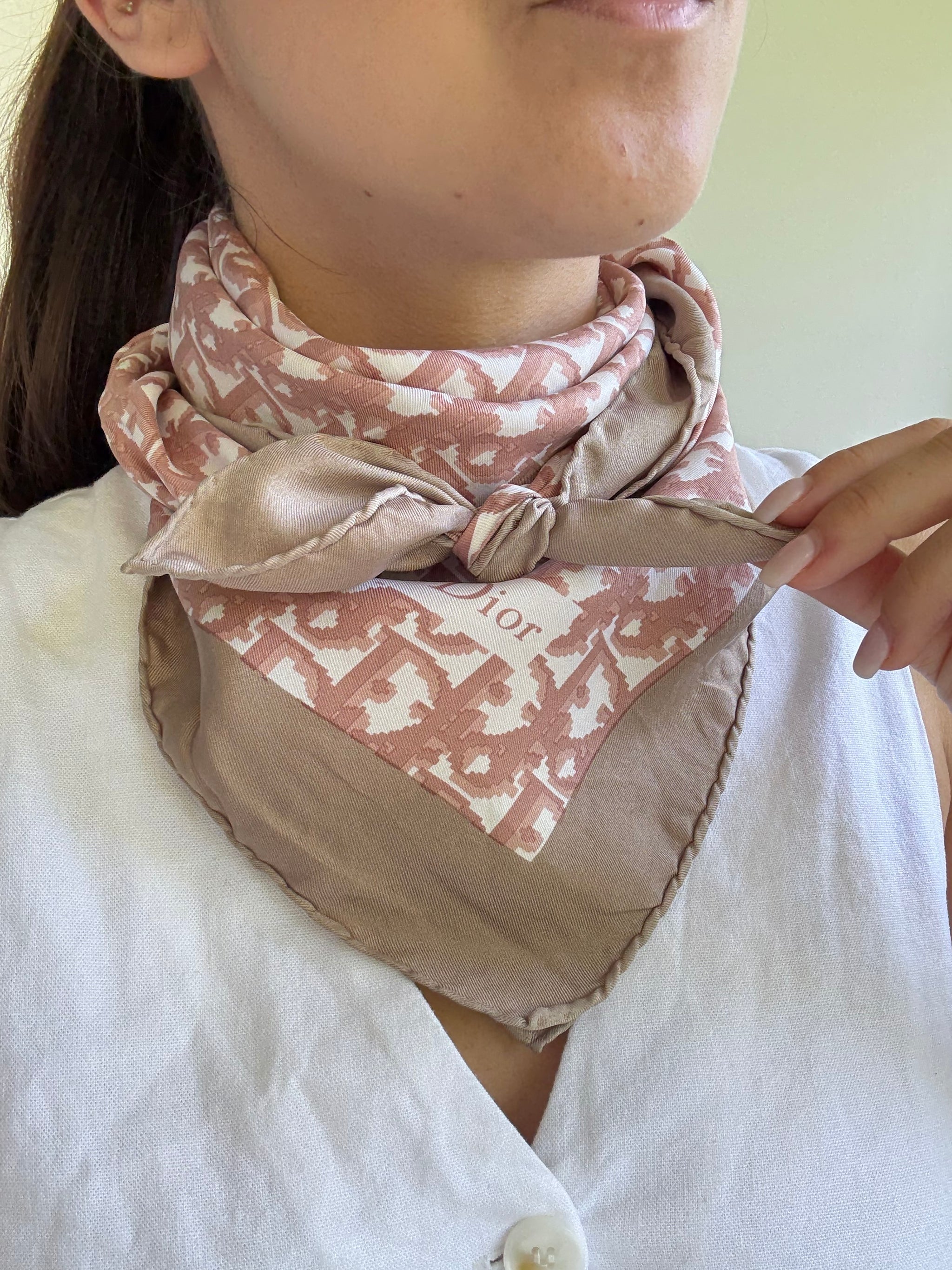 Foulard Christian Dior – Modèle monogramme rose