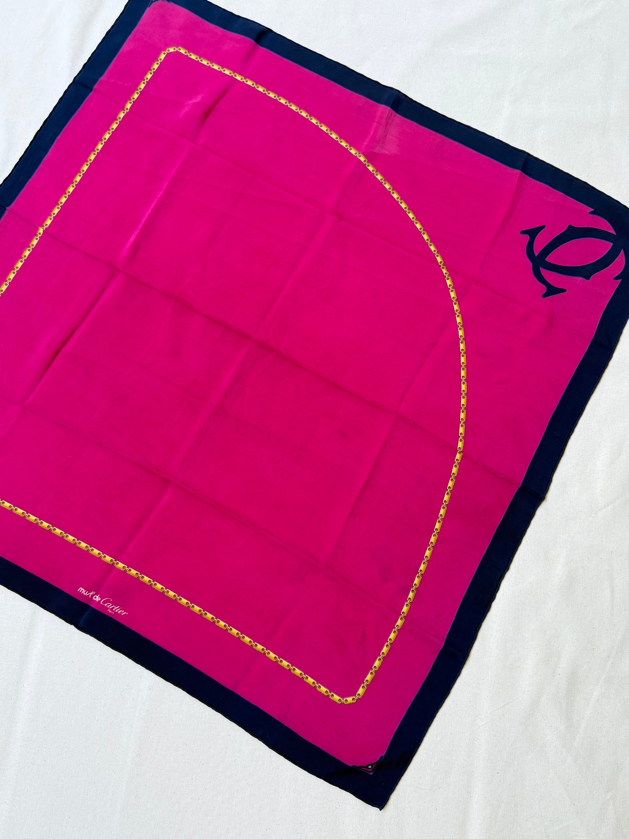 Foulard Cartier – Modèle bleu marine et fushia