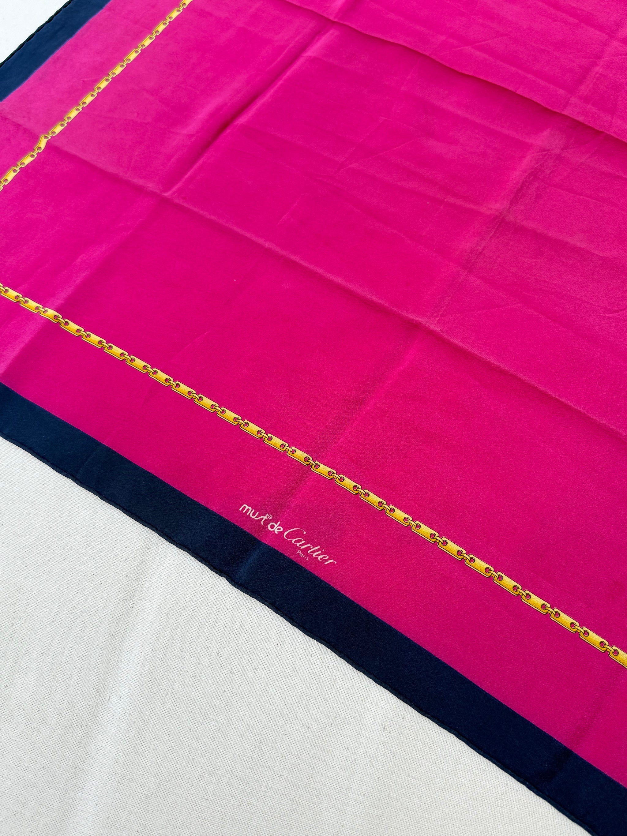 Foulard Cartier – Modèle bleu marine et fushia