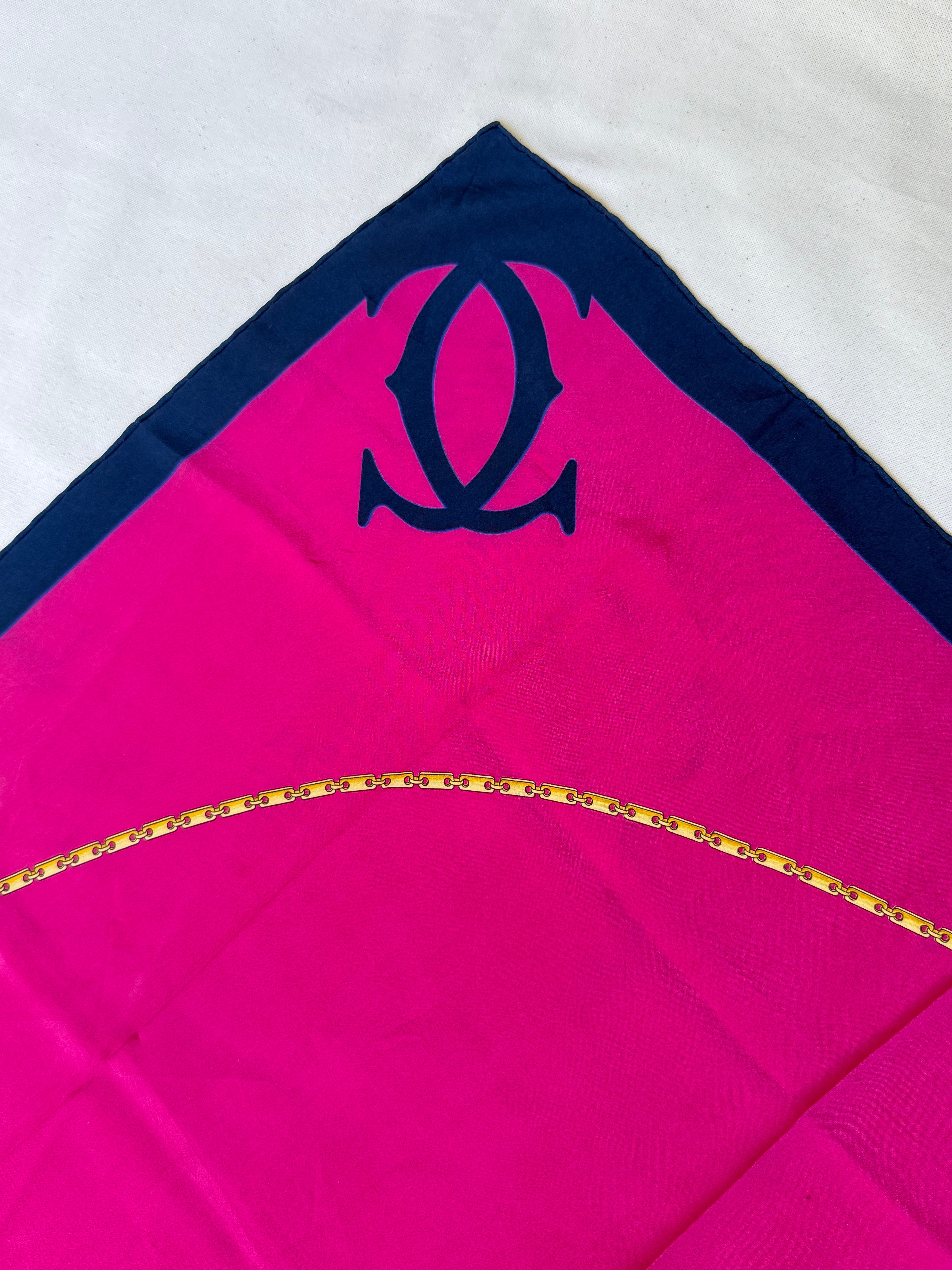 Foulard Cartier – Modèle bleu marine et fushia