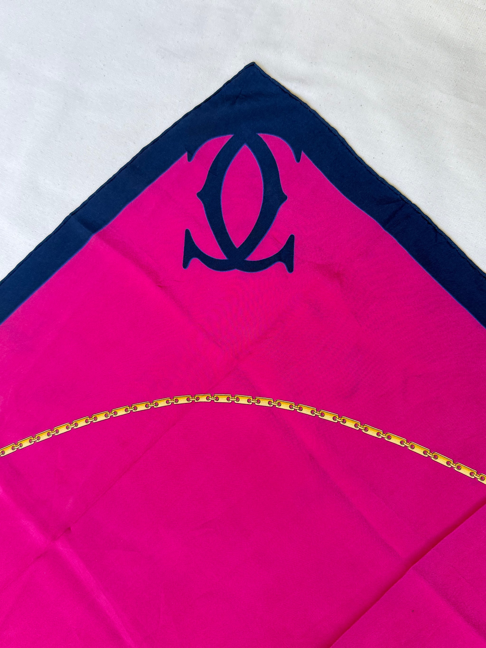 Foulard Cartier – Modèle bleu marine et fushia