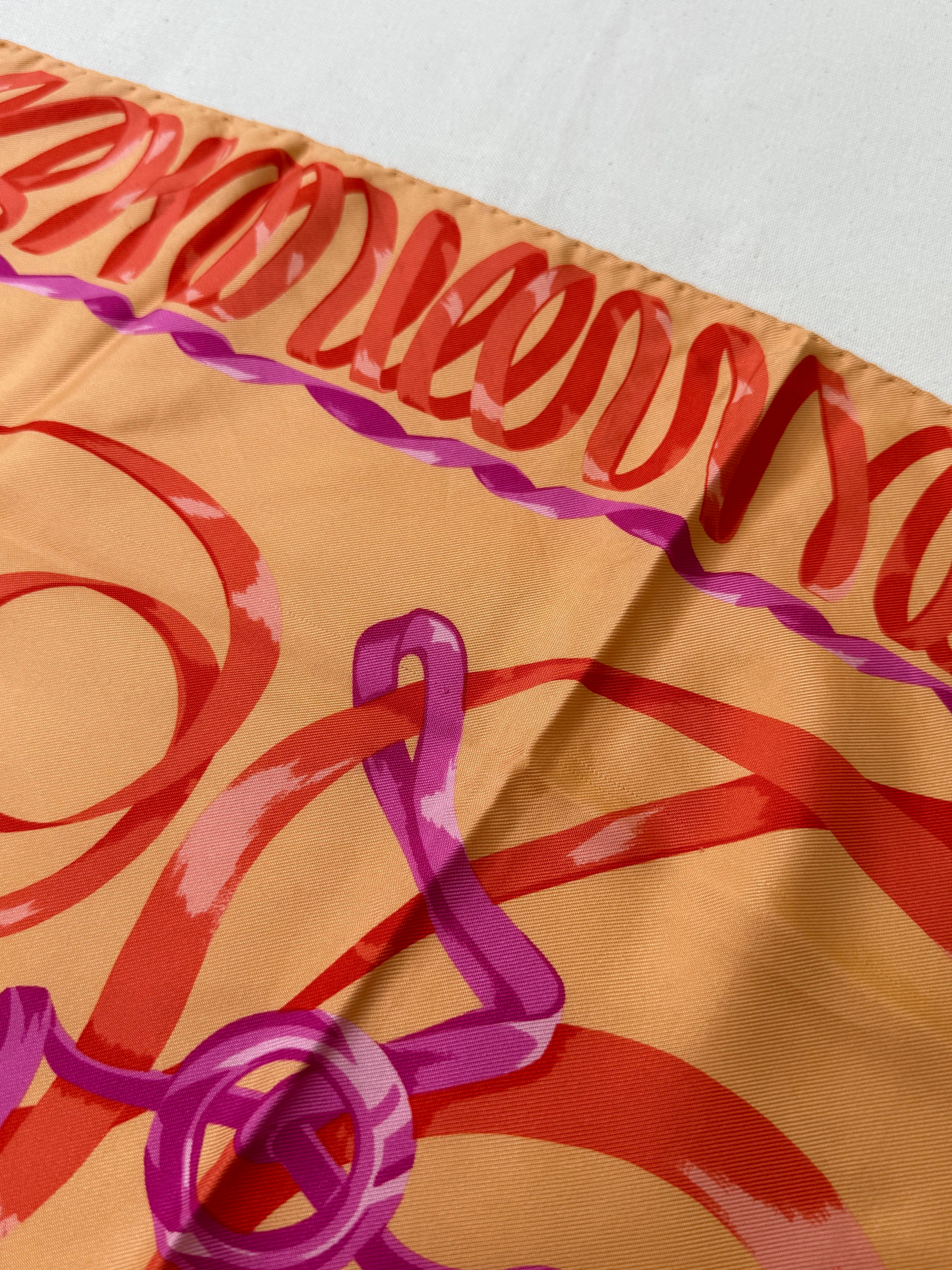 Foulard Céline – Modèle orangé et rubans