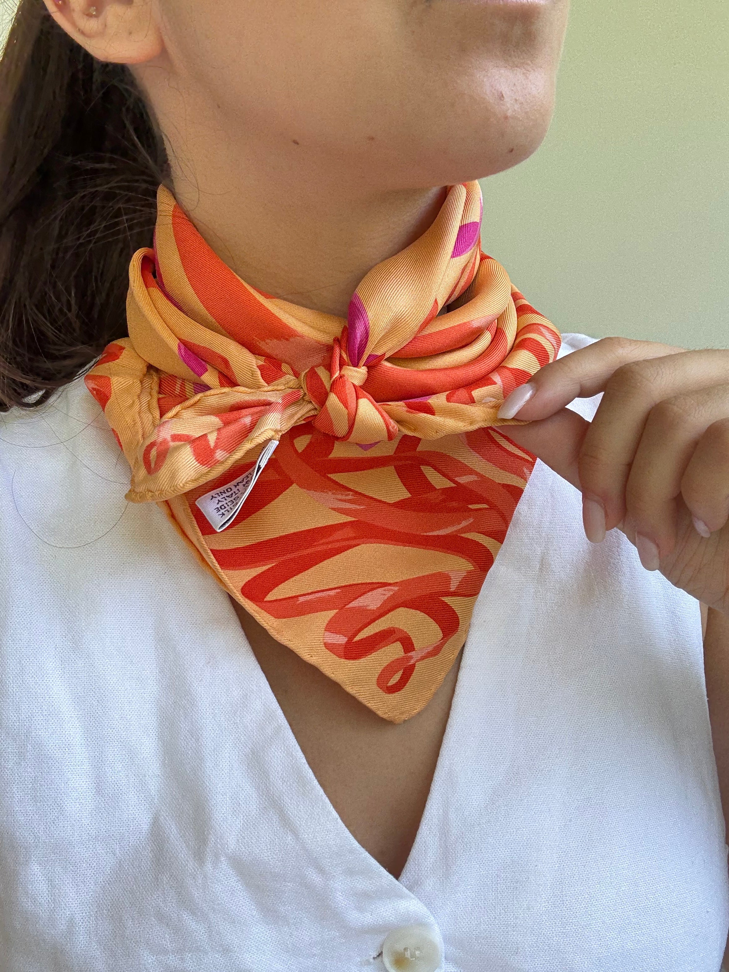 Foulard Céline – Modèle orangé et rubans