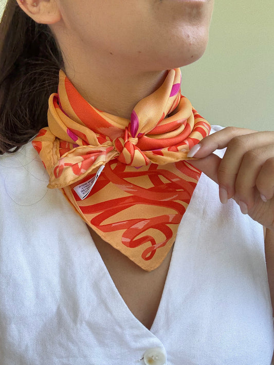 Foulard Céline – Modèle orangé et rubans