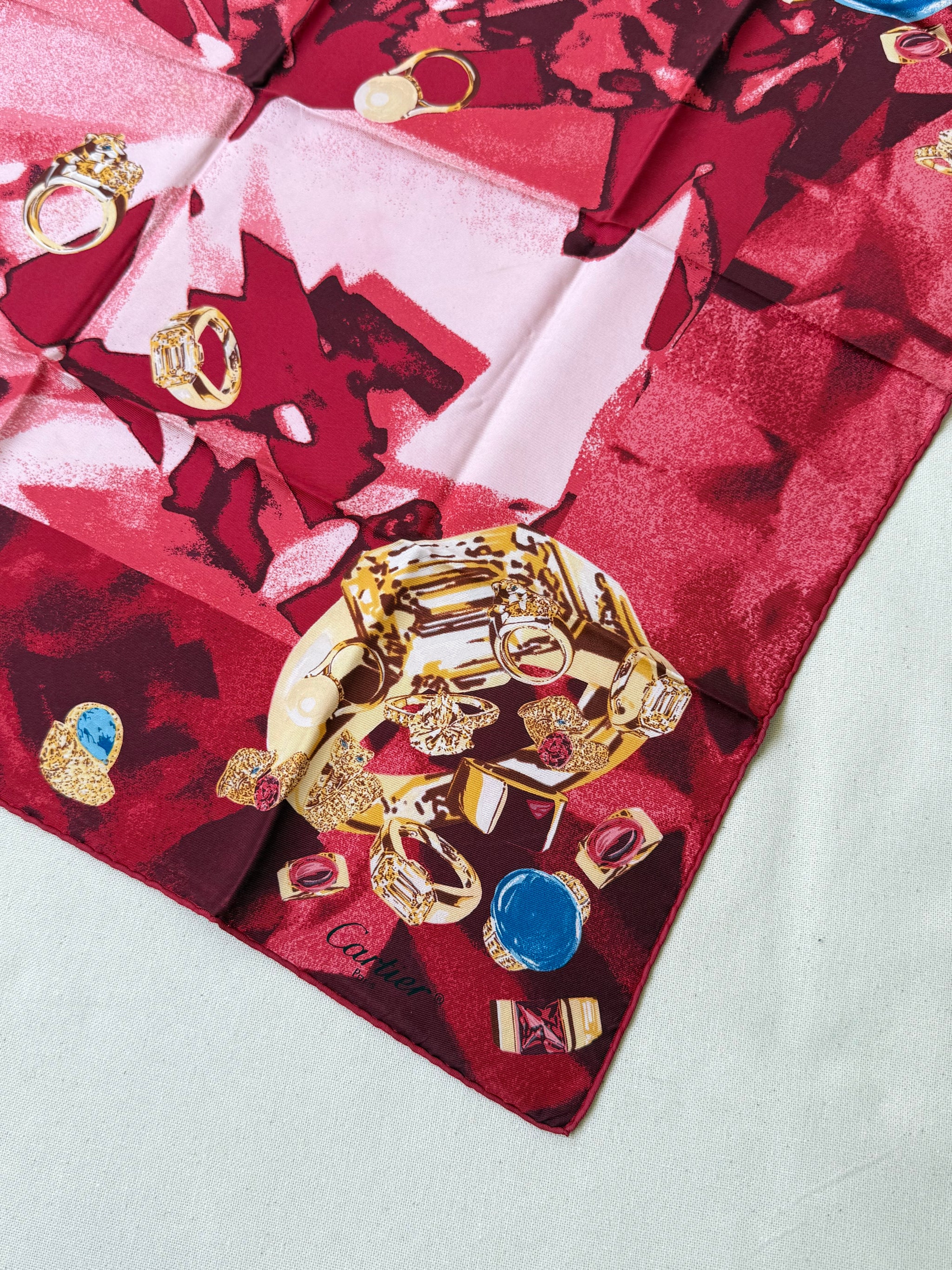 Foulard Cartier – Modèle rouge et bijouteries