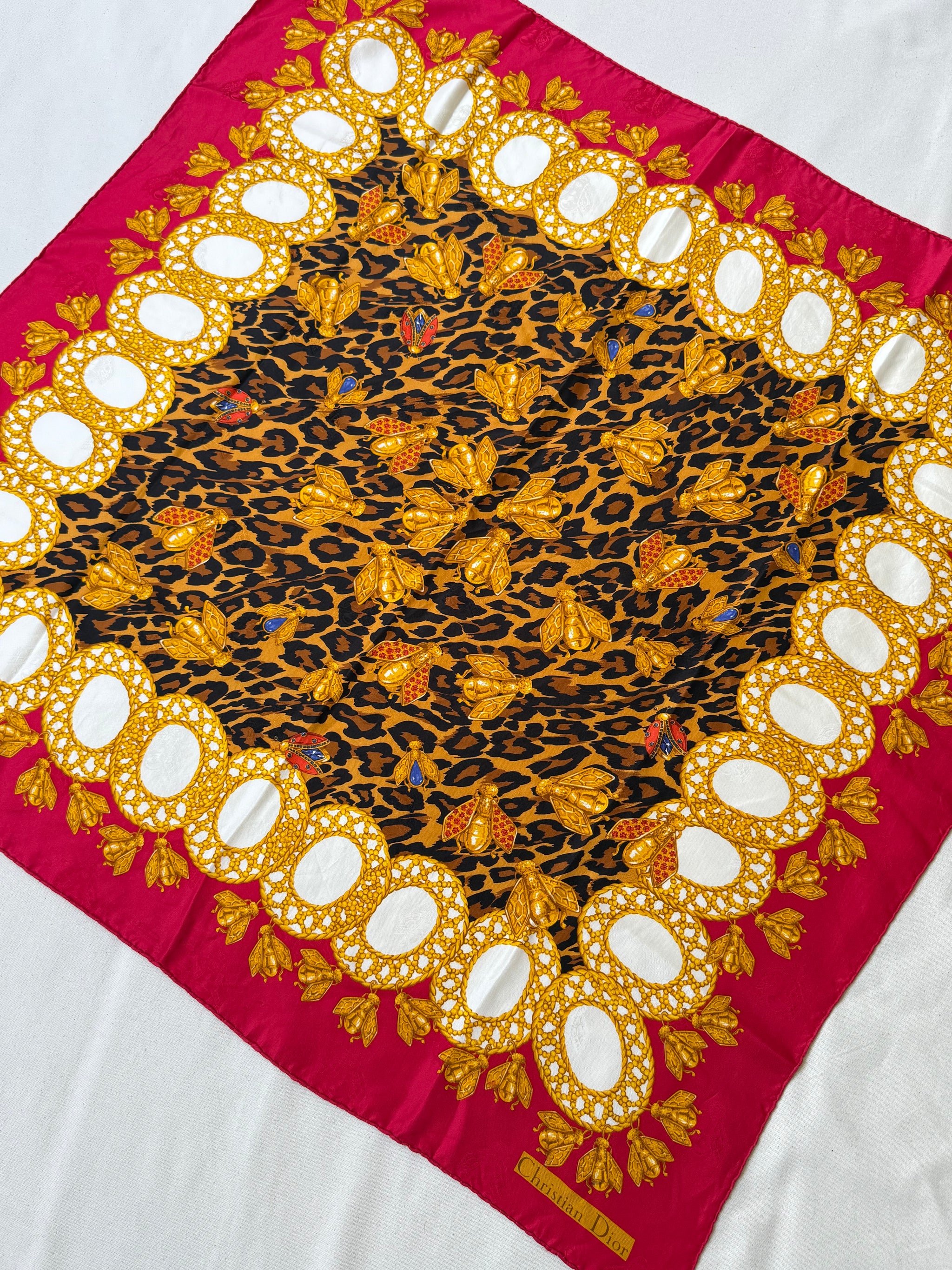 Foulard Christian Dior – Modèle léopard et abeilles
