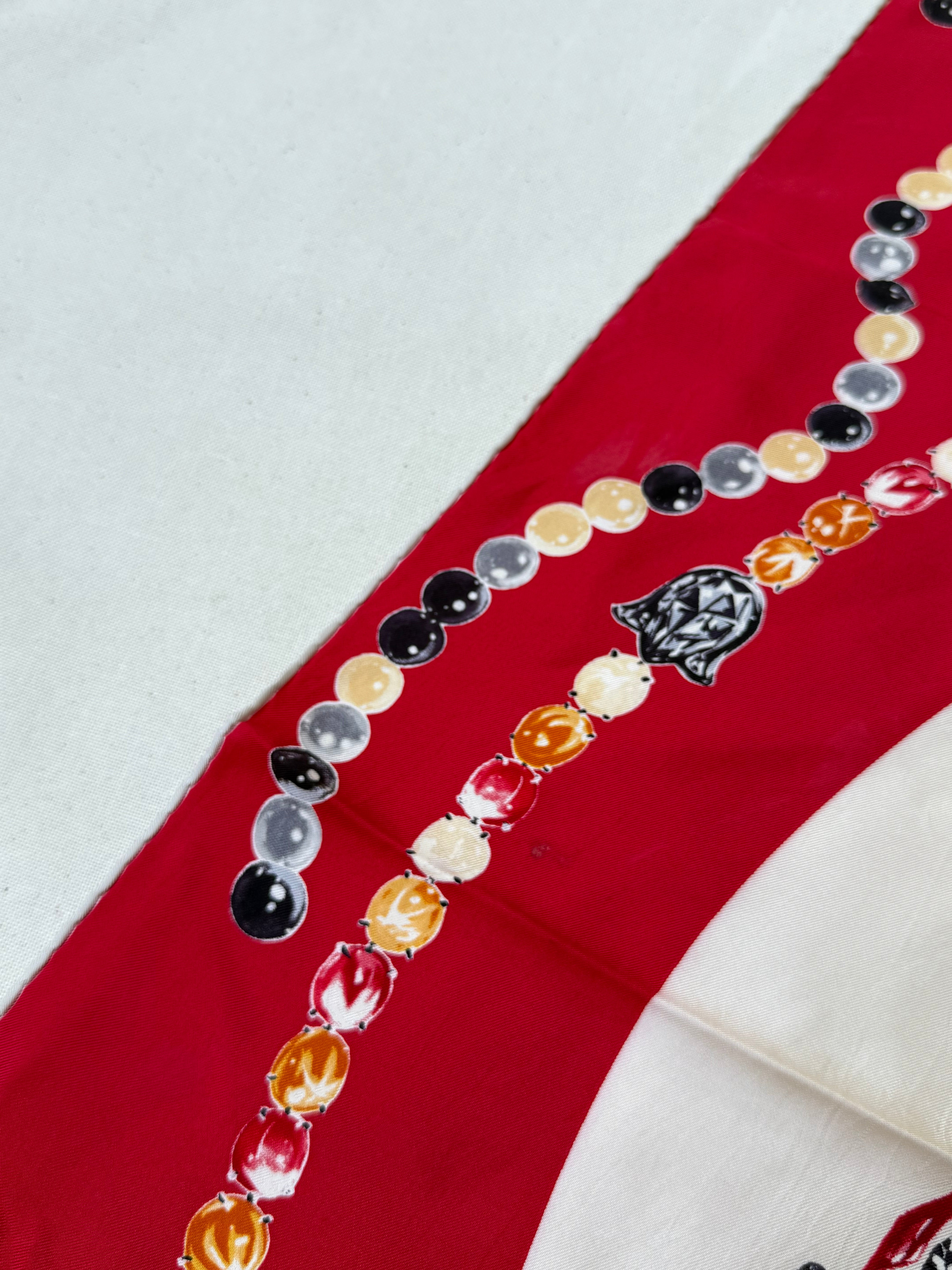 Foulard Cartier – Modèle rouge et bijouteries