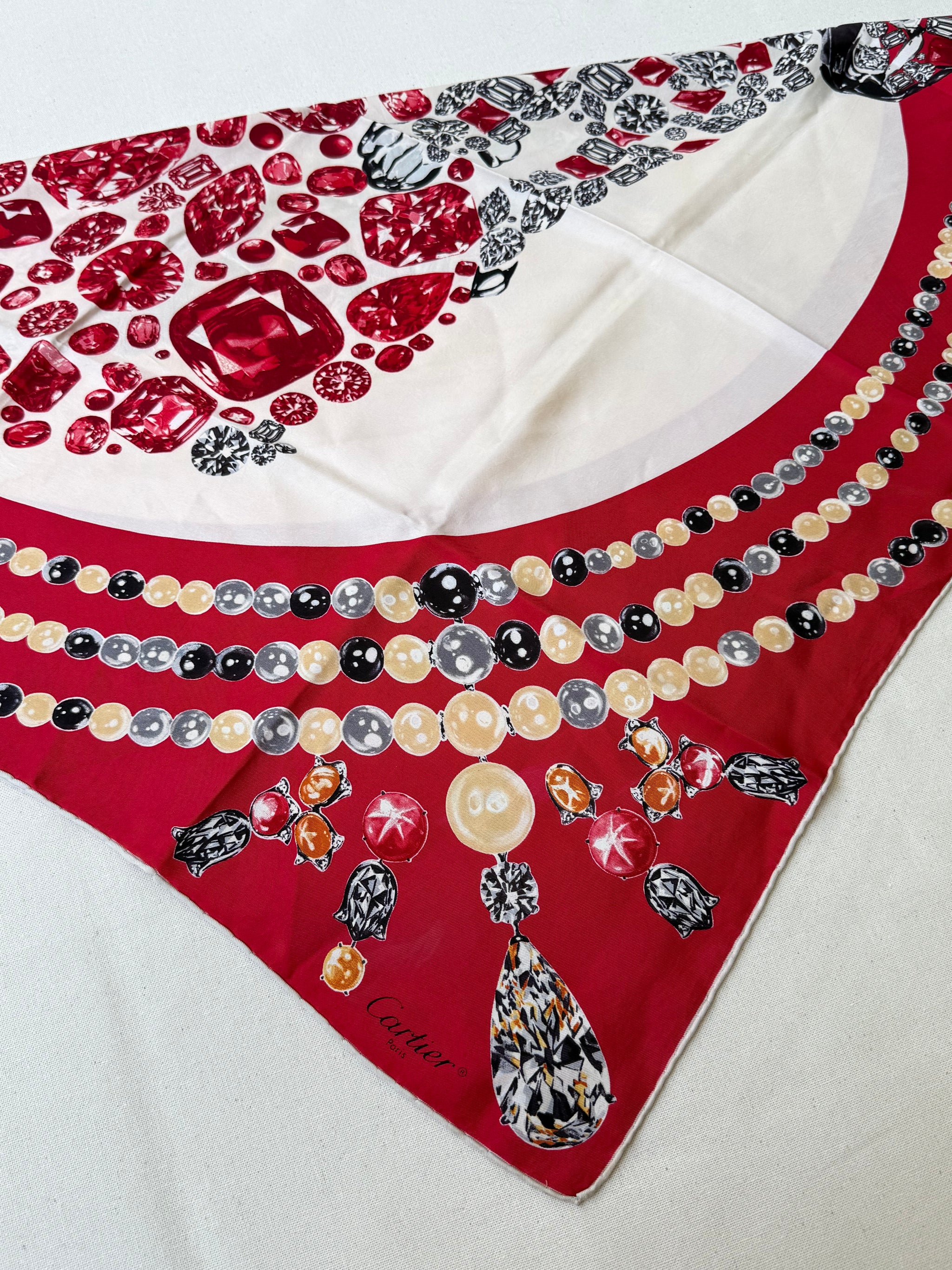 Foulard Cartier – Modèle rouge et bijouteries