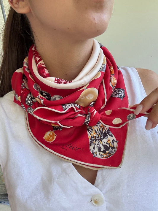 Foulard Cartier – Modèle rouge et bijouteries