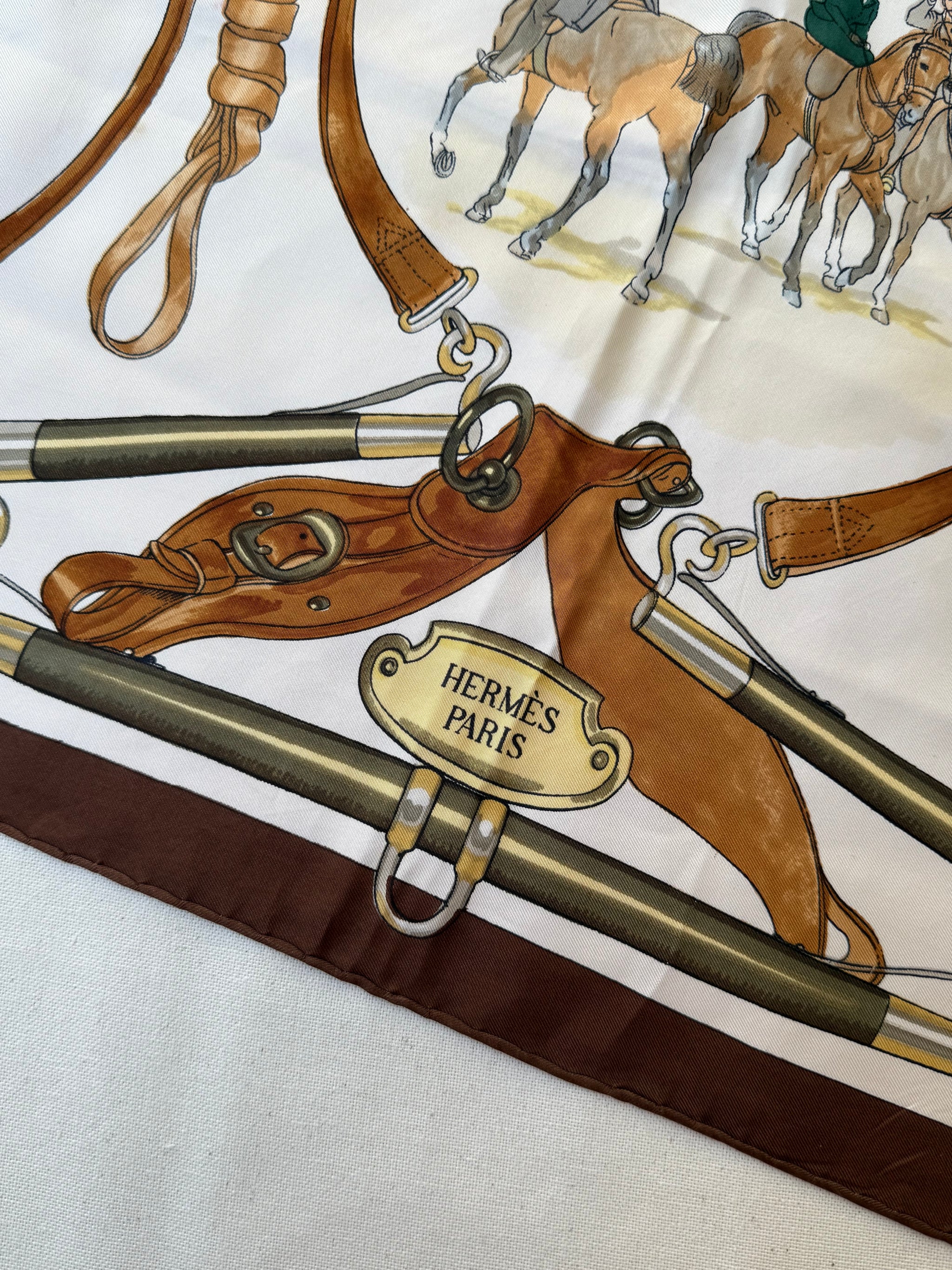 Foulard Hermès – Modèle Avenue des Acacias
