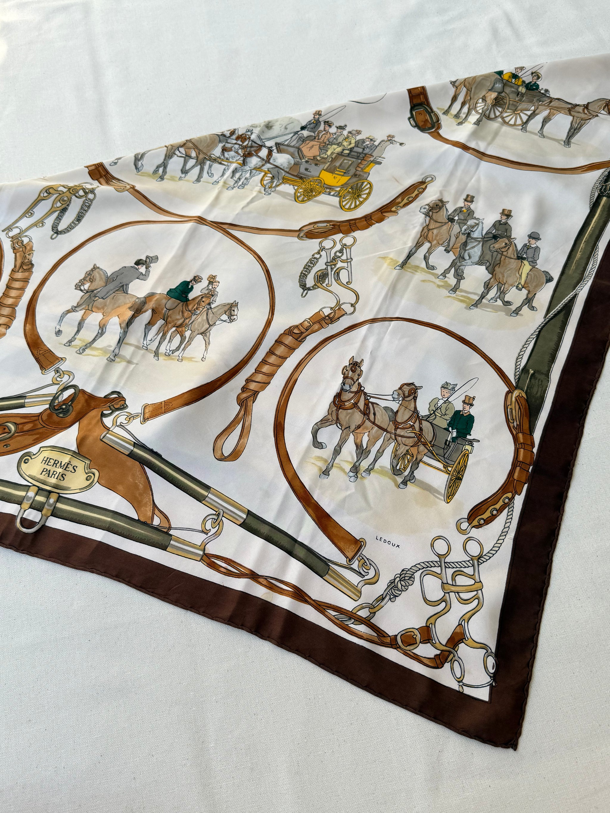 Foulard Hermès – Modèle Avenue des Acacias