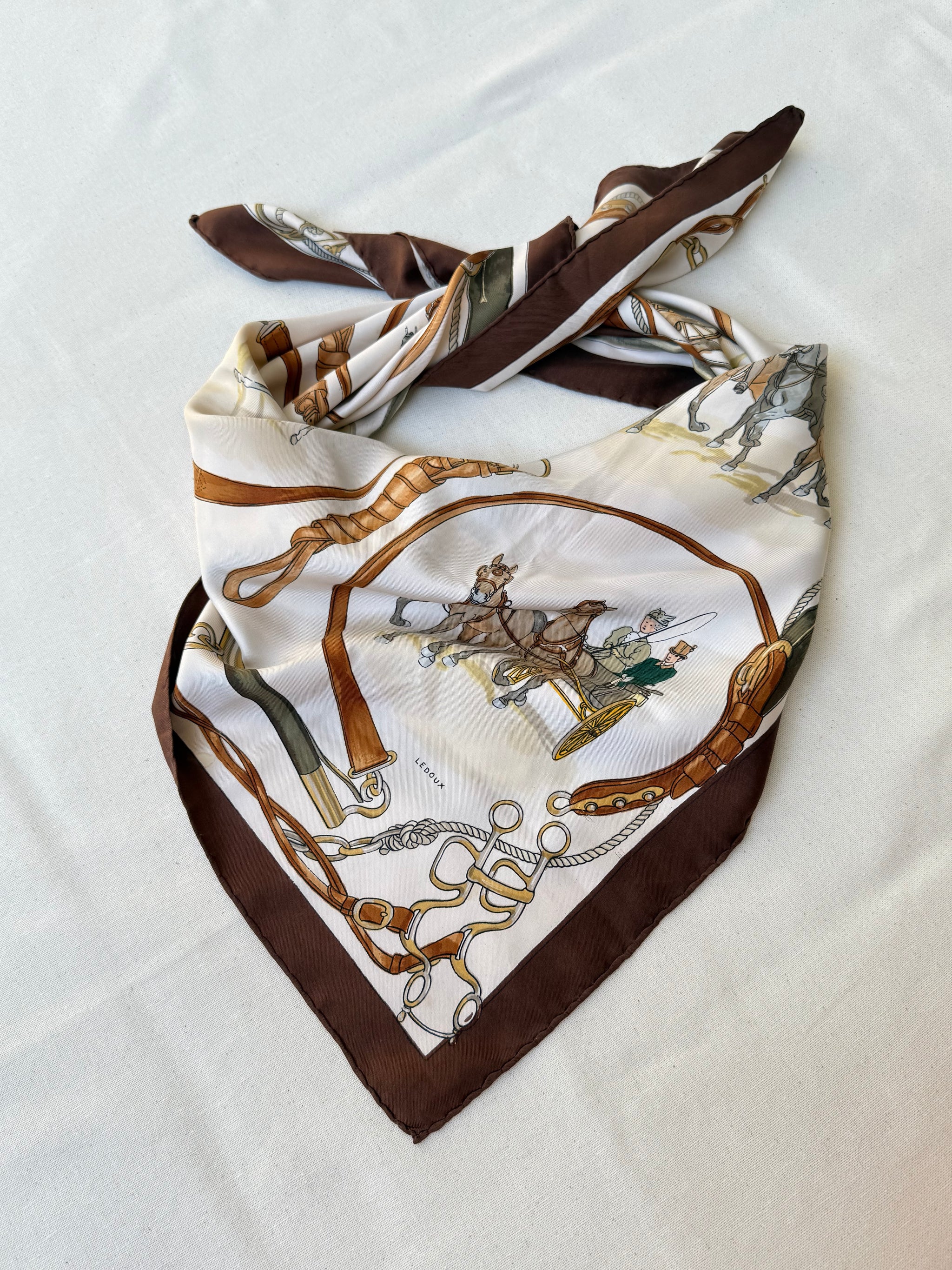 Foulard Hermès – Modèle Avenue des Acacias