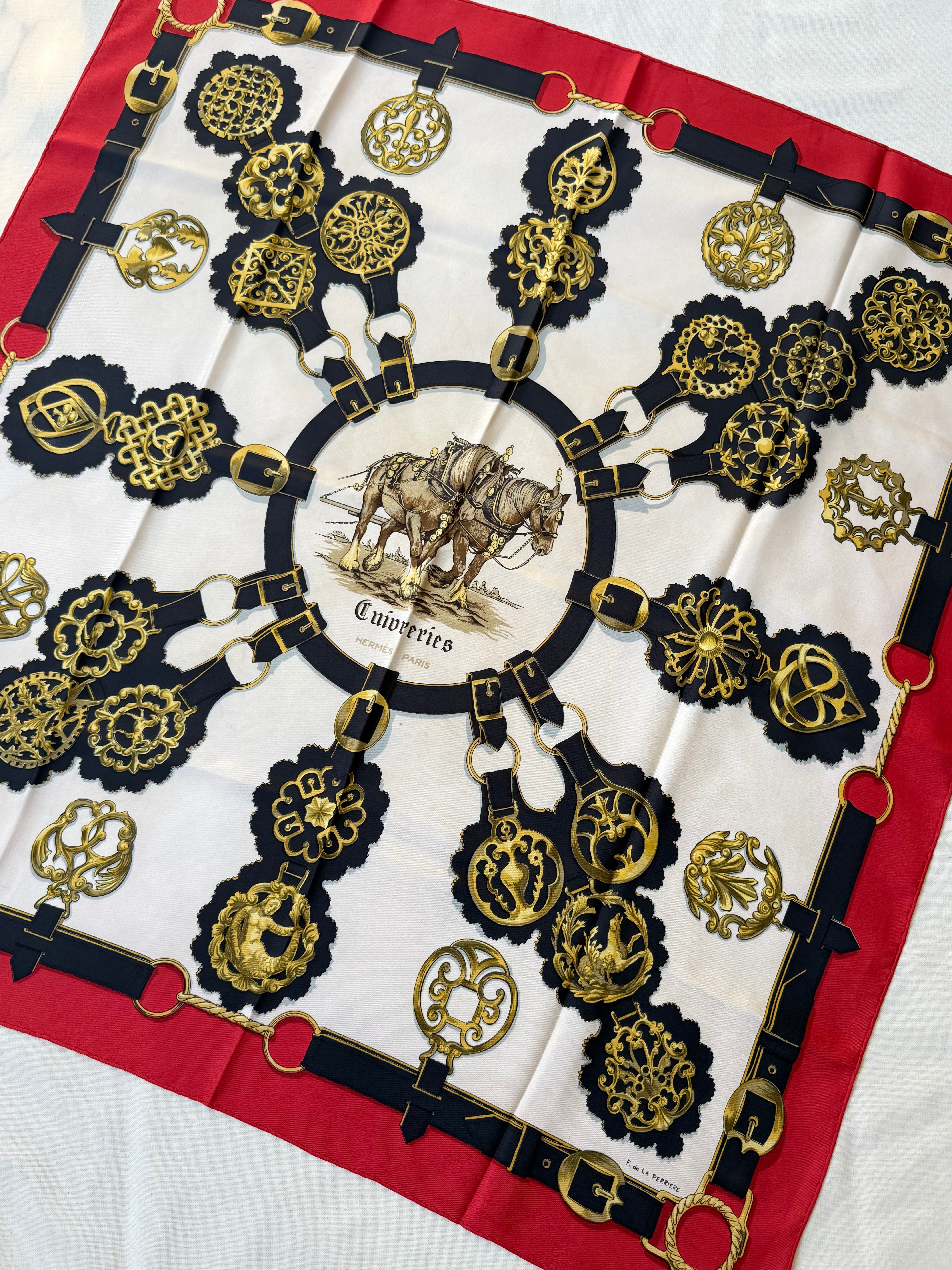 Foulard Hermès – Modèle Cuivreries