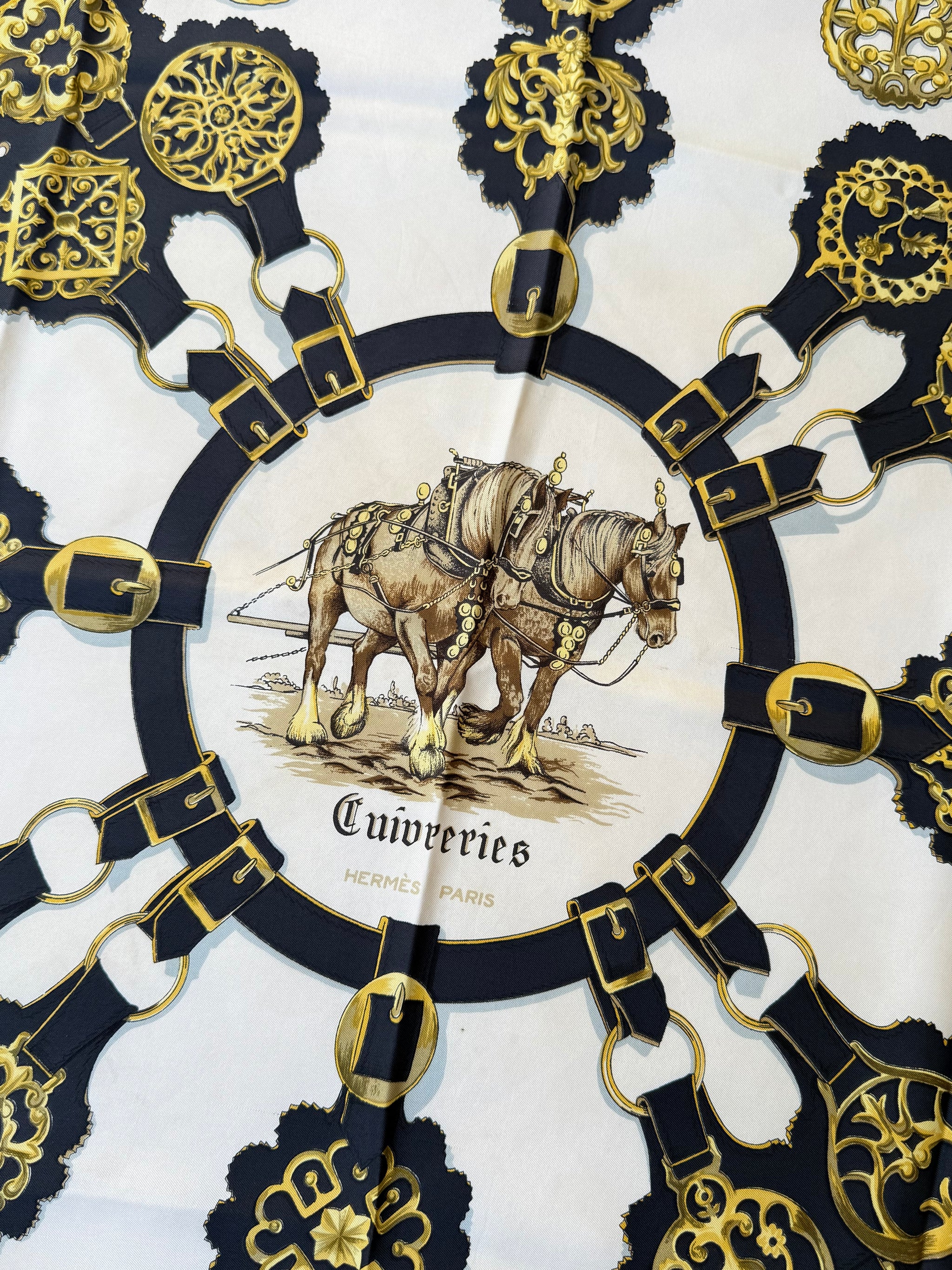 Foulard Hermès – Modèle Cuivreries