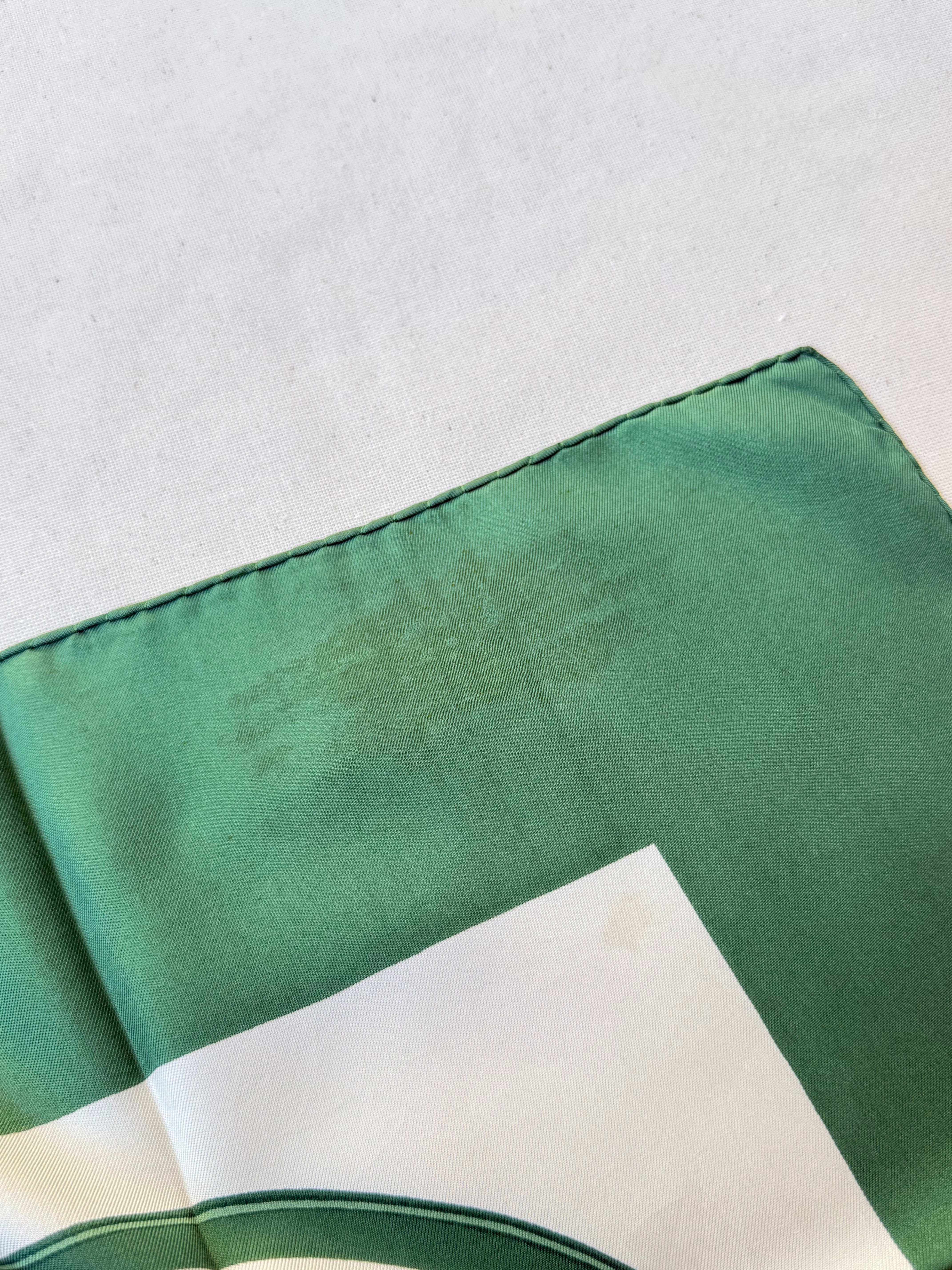 Foulard Hermès – Modèle Brides de Gala