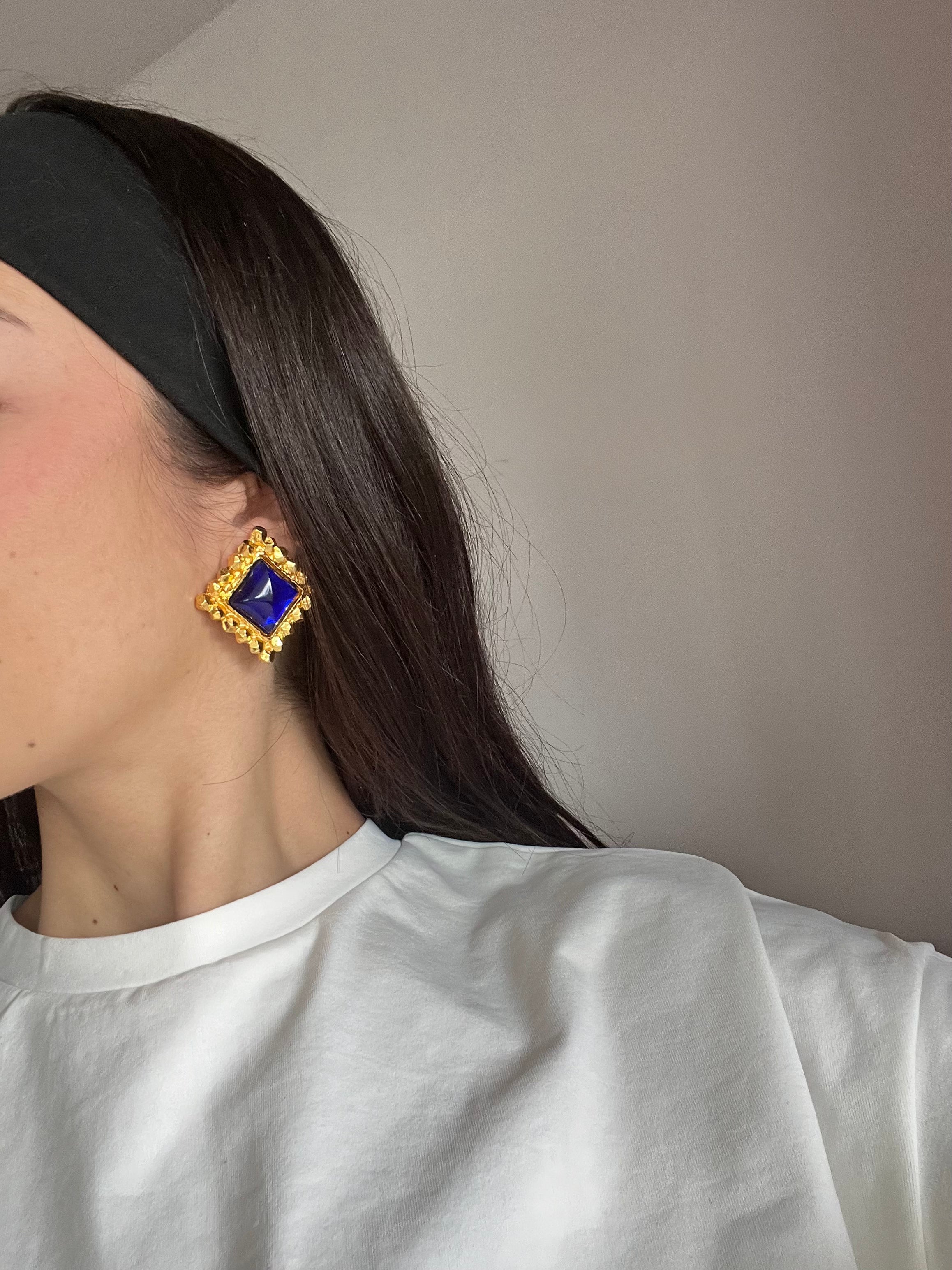 Boucles d'oreilles Édouard Rambaud vintage - Carrées cabochons bleu roi