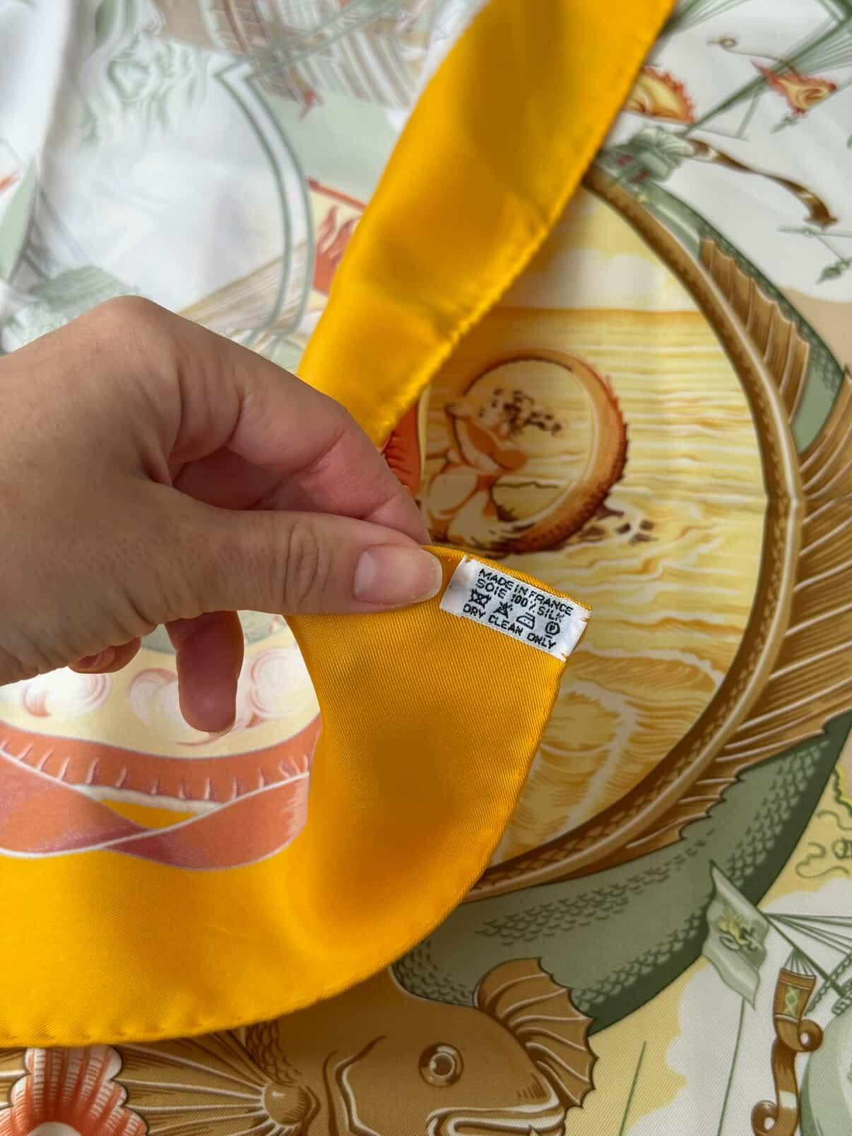 Foulard Hermès – Modèle Au delà des 5 mers