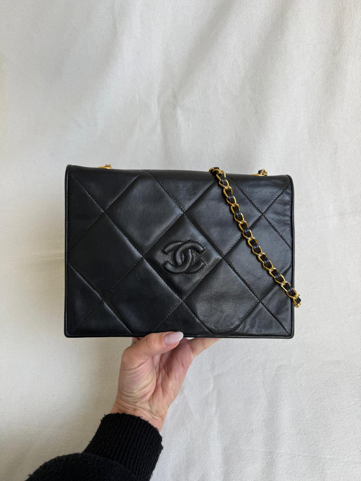 Sac Chanel single flap en cuir agneau noir matelassé