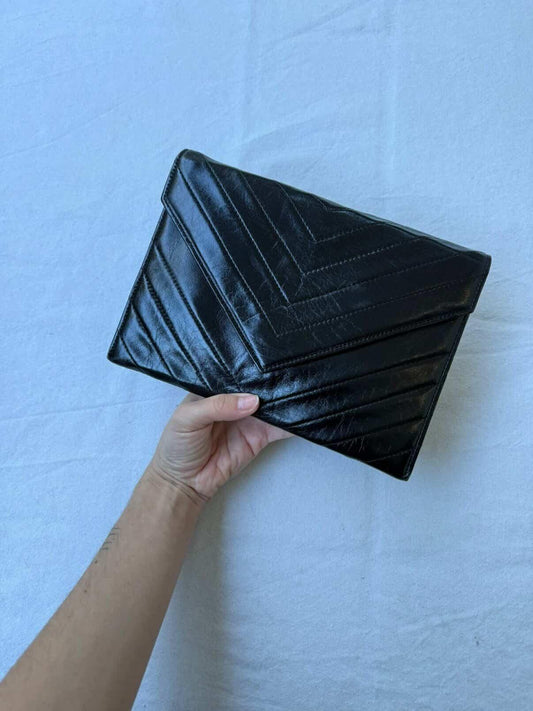 Pochette Yves Saint Laurent vintage - Enveloppe cuir noir matelassée