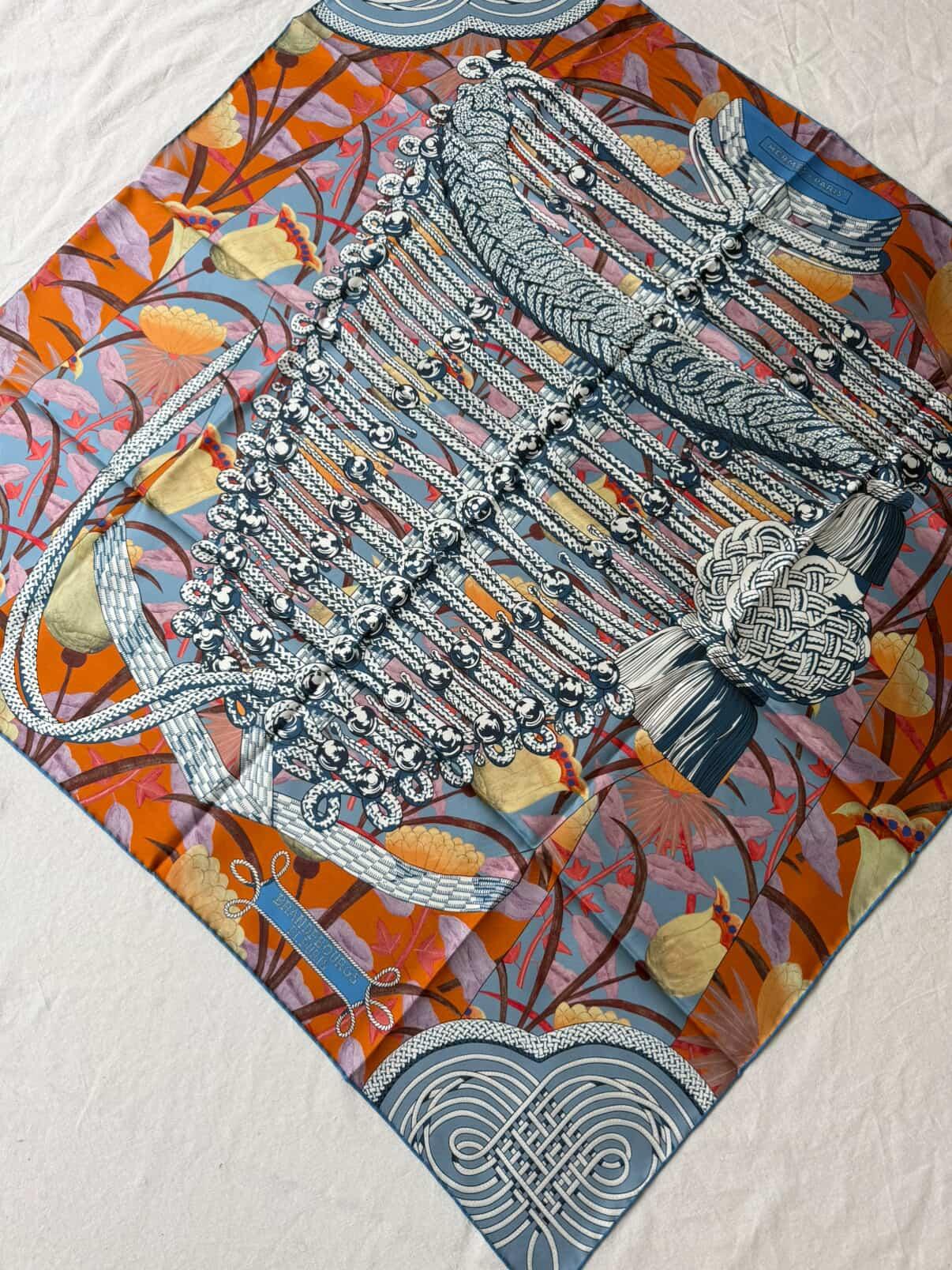 Foulard Hermès double face– Modèle Brandebourgs fleuris