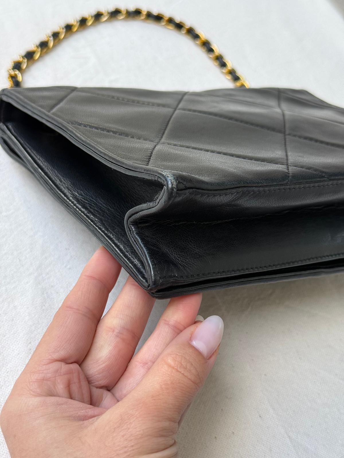 Sac Chanel single flap en cuir agneau noir matelassé