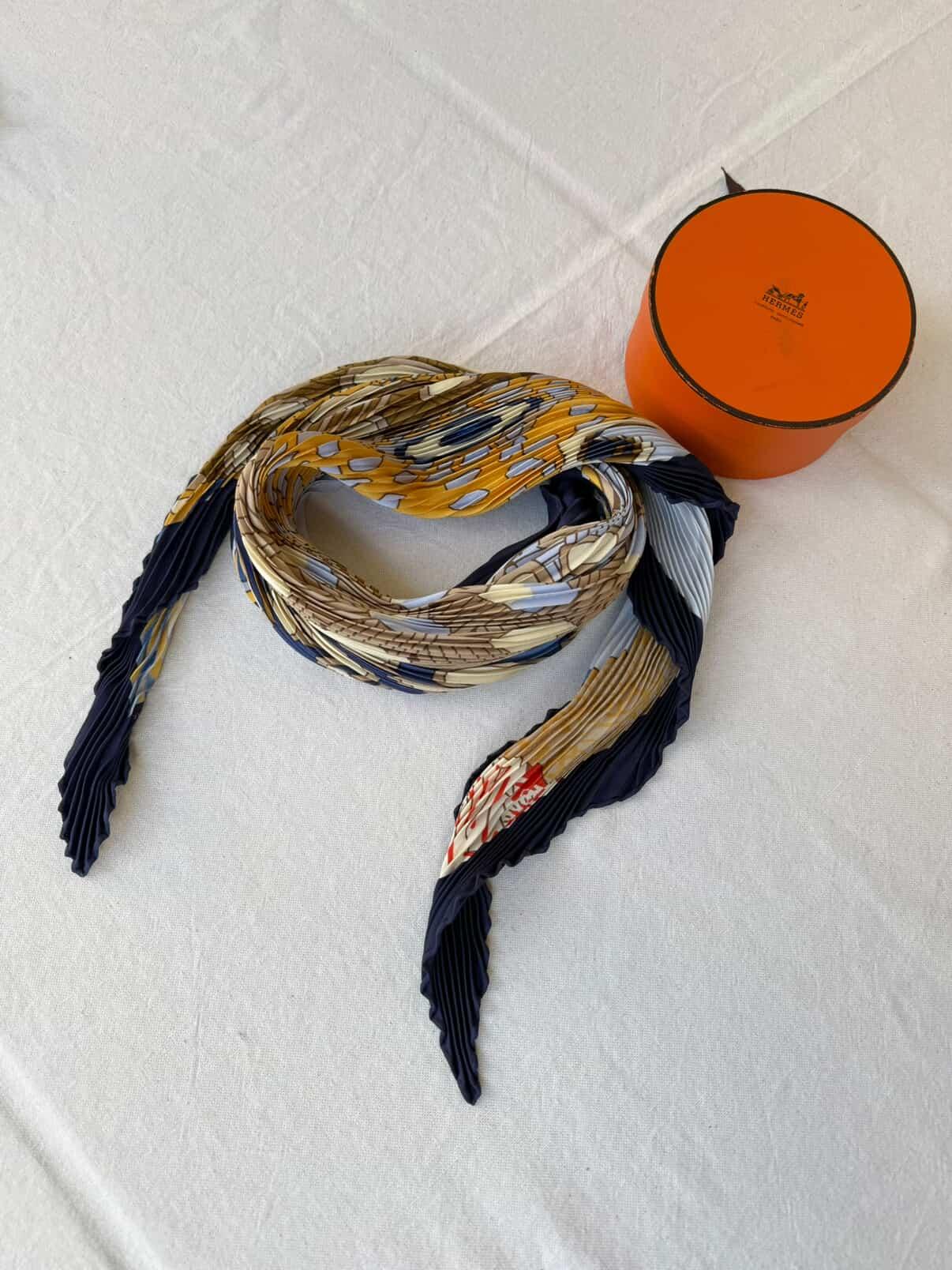 Foulard Hermès plissé – Modèle Grands fonds II