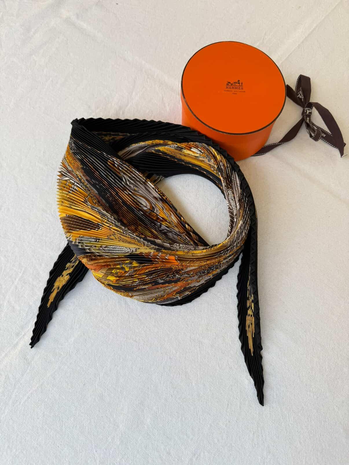Foulard Hermès plissé – Modèle Automobile
