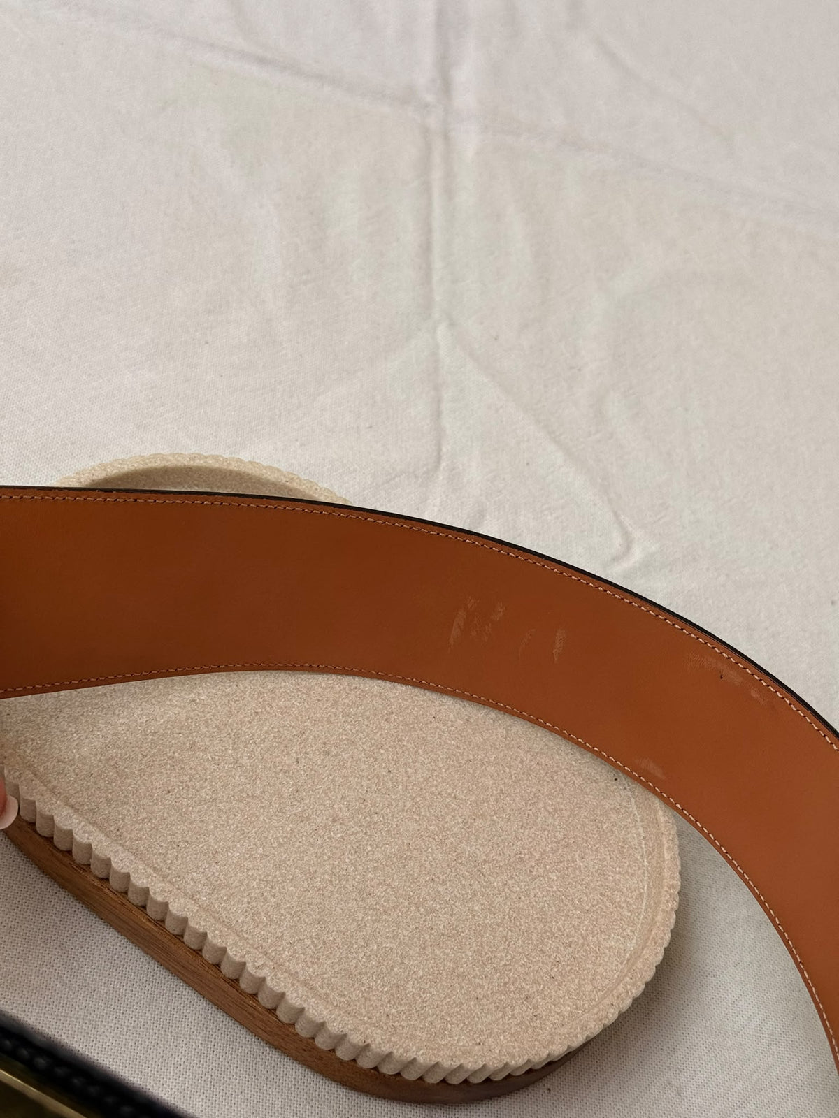 Ceinture Céline vintage - Cuir noir brillant et chaîne dorée