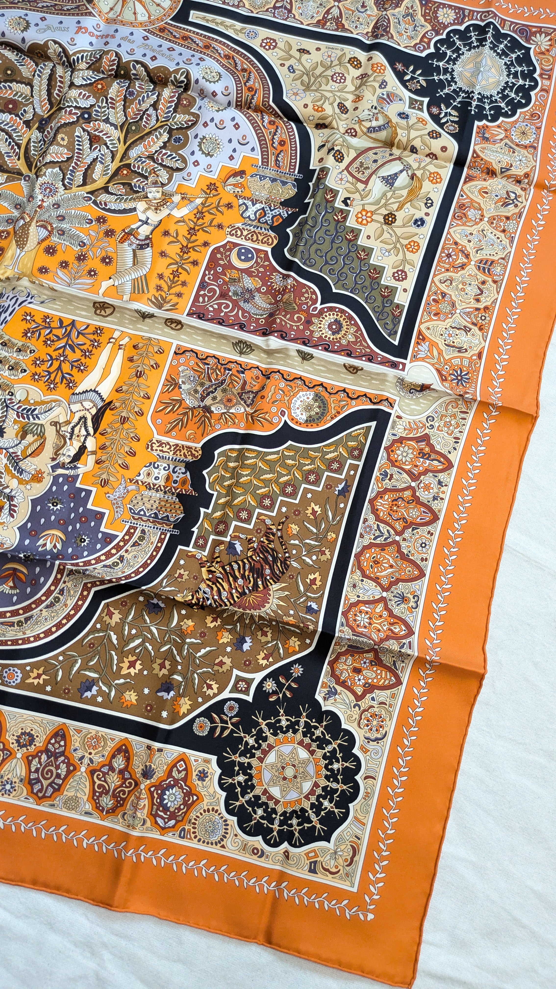 Foulard Hermès – Modèle Aux portes du palais