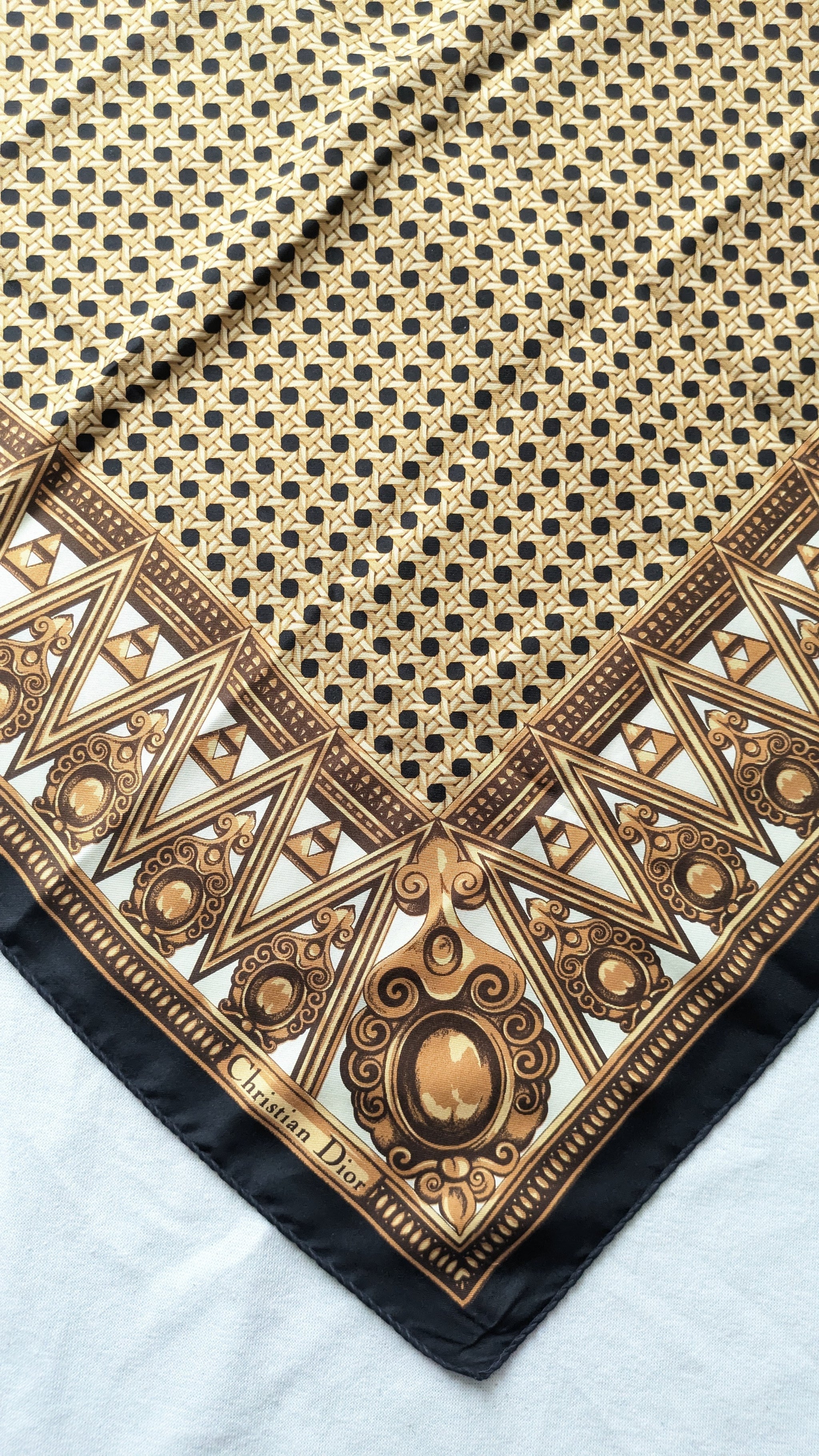 Foulard Christian Dior – Modèle noir doré cannage