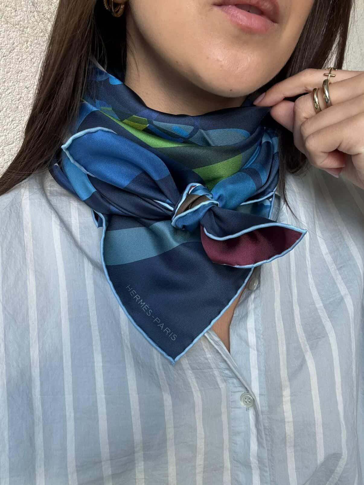 Foulard Hermès double face – Modèle Drive me crazy