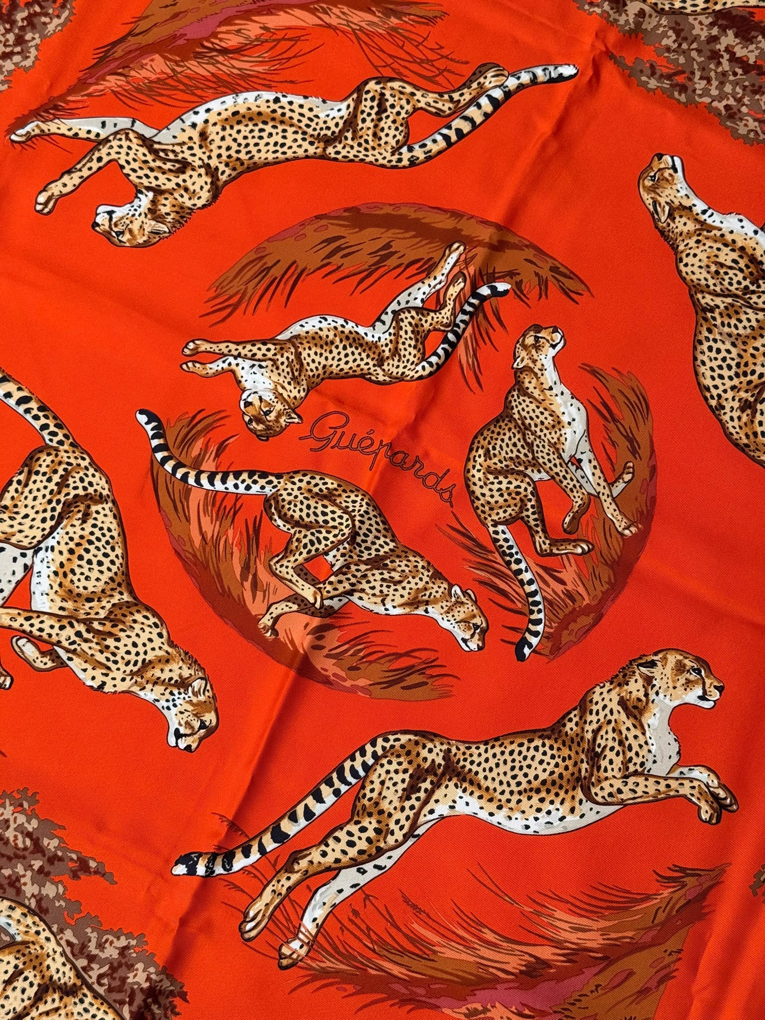 Foulard Hermès – Modèle Les Guépards
