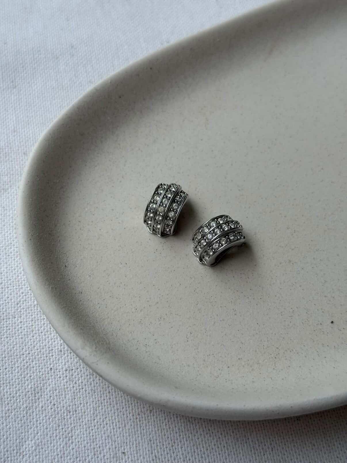 Boucles d’oreilles Christian Dior vintage - Créoles argentées pavées