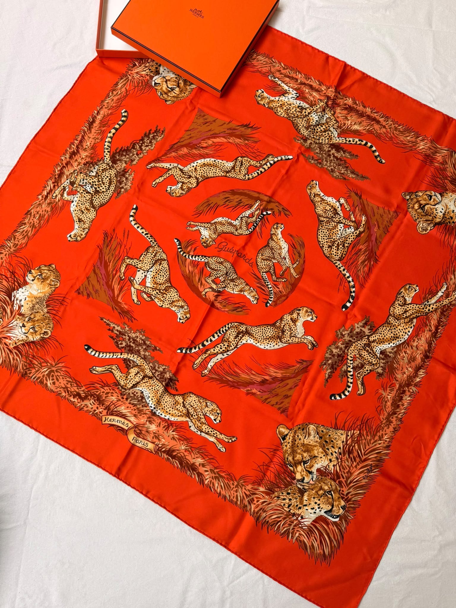 Foulard Hermès – Modèle Les Guépards